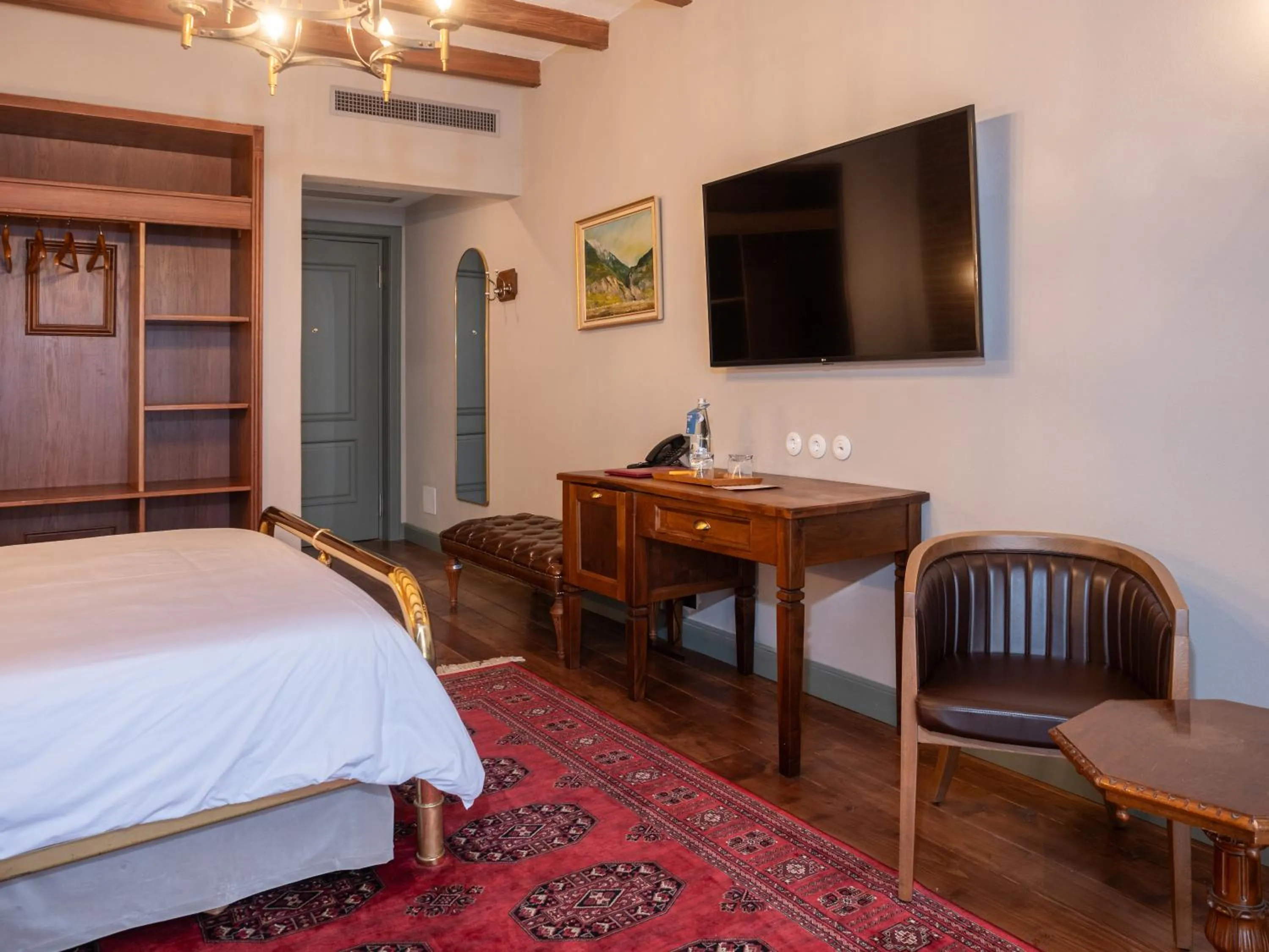 Communal lounge/ TV room, Bed in Vila Ebel Hotel Pool & Spa