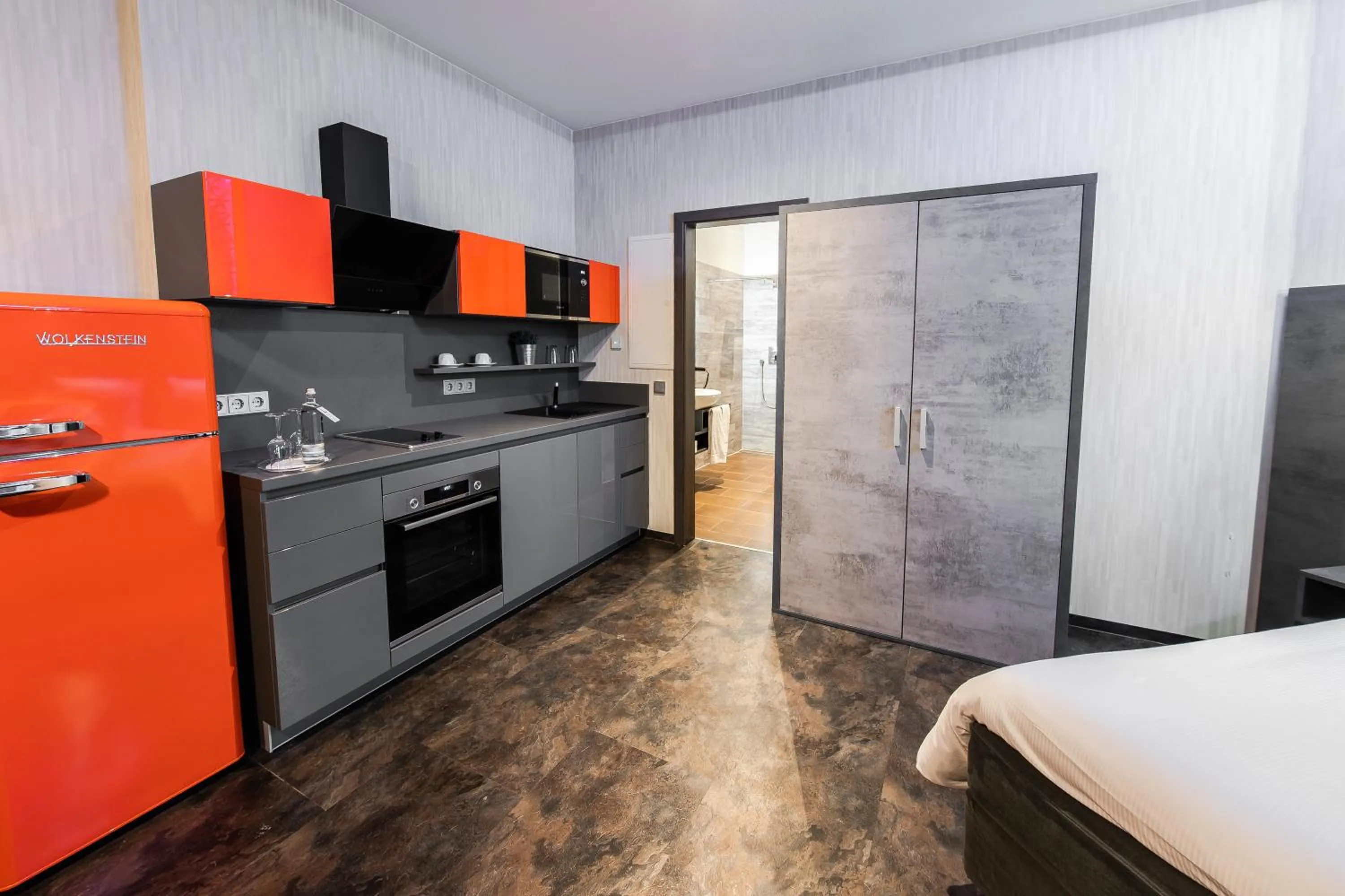 Kitchen or kitchenette, Bed in GS Hotel