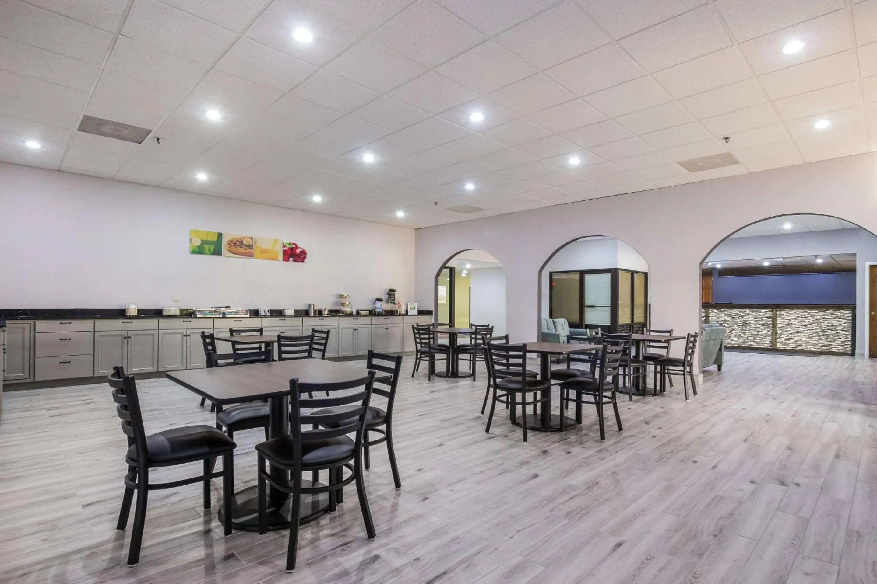 Restaurant/places to eat in Quality Inn Grayville