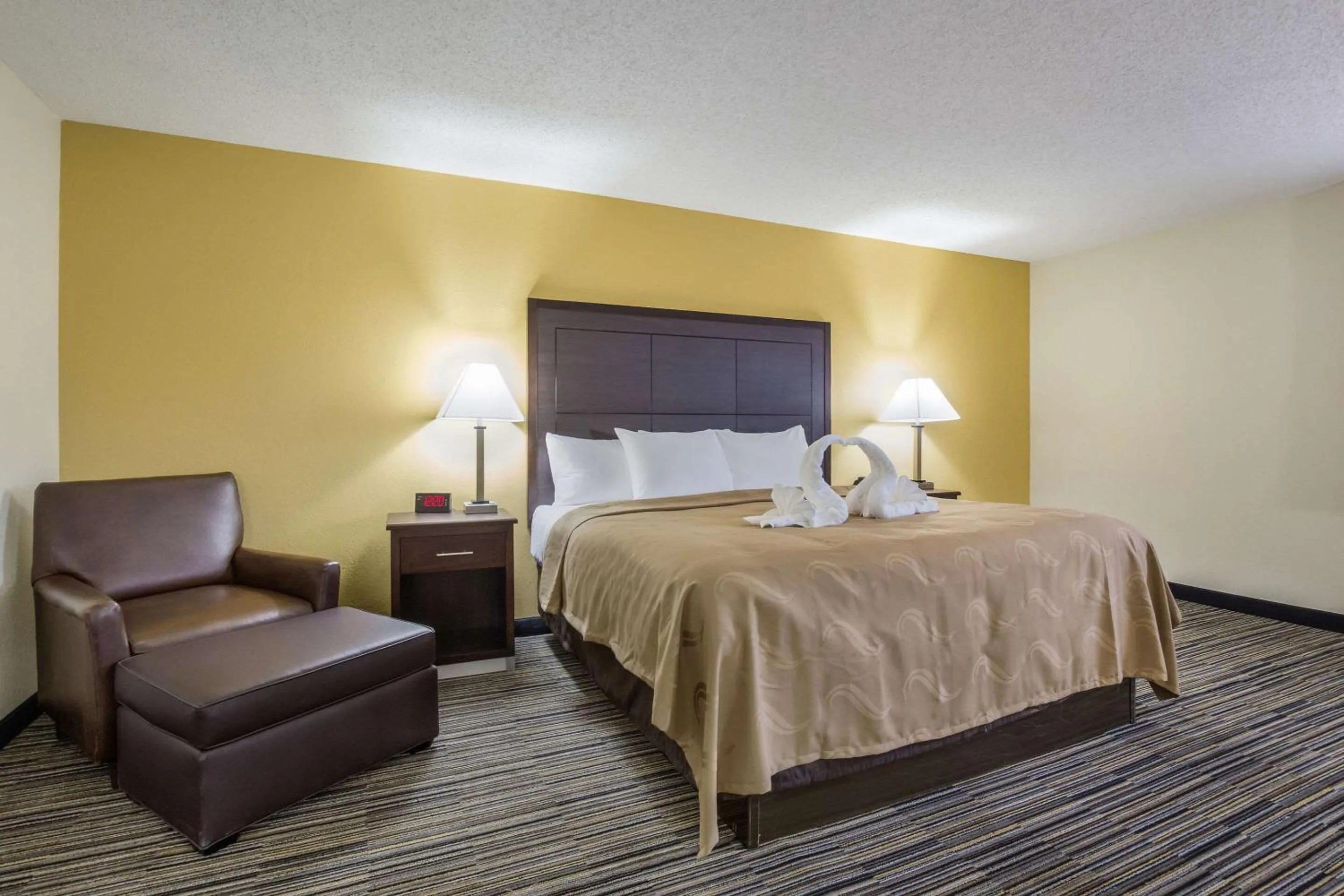 Photo of the whole room, Bed in Quality Inn Grayville