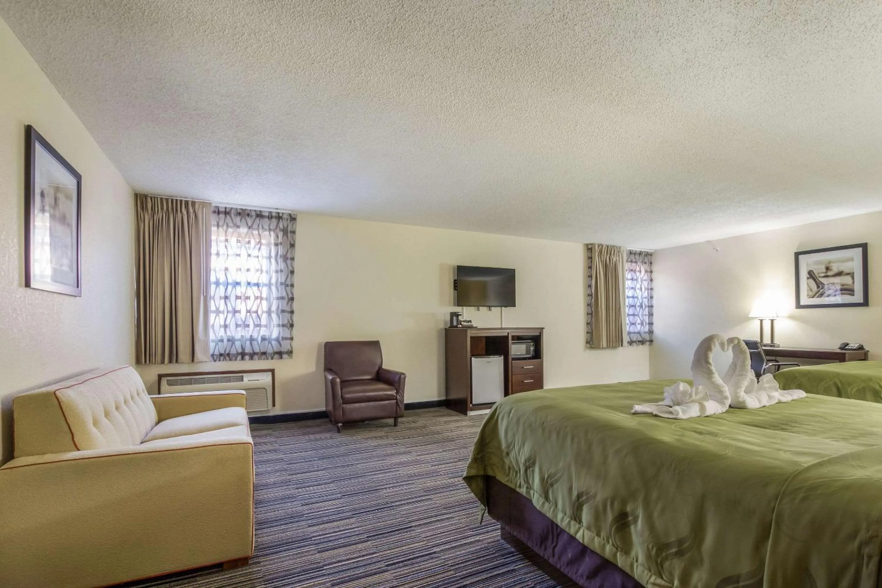 Photo of the whole room, Bed in Quality Inn Grayville