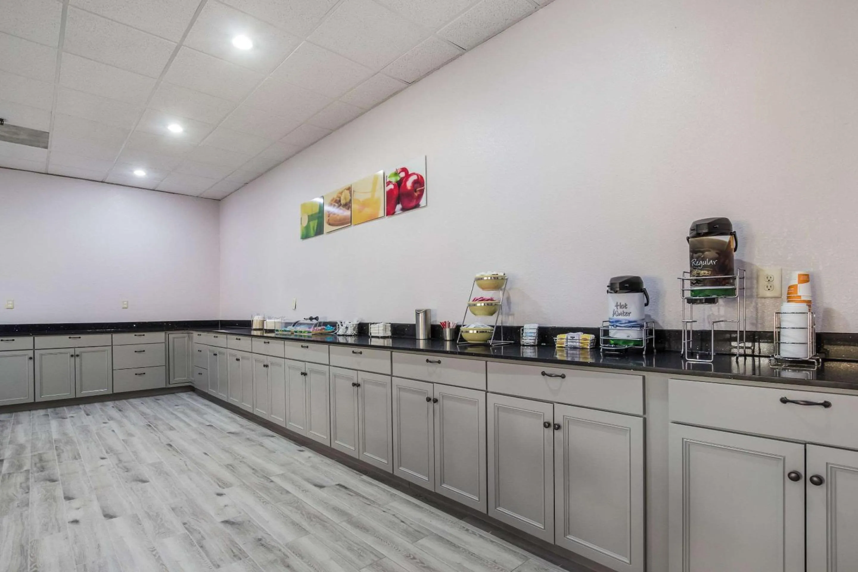 Restaurant/places to eat in Quality Inn Grayville