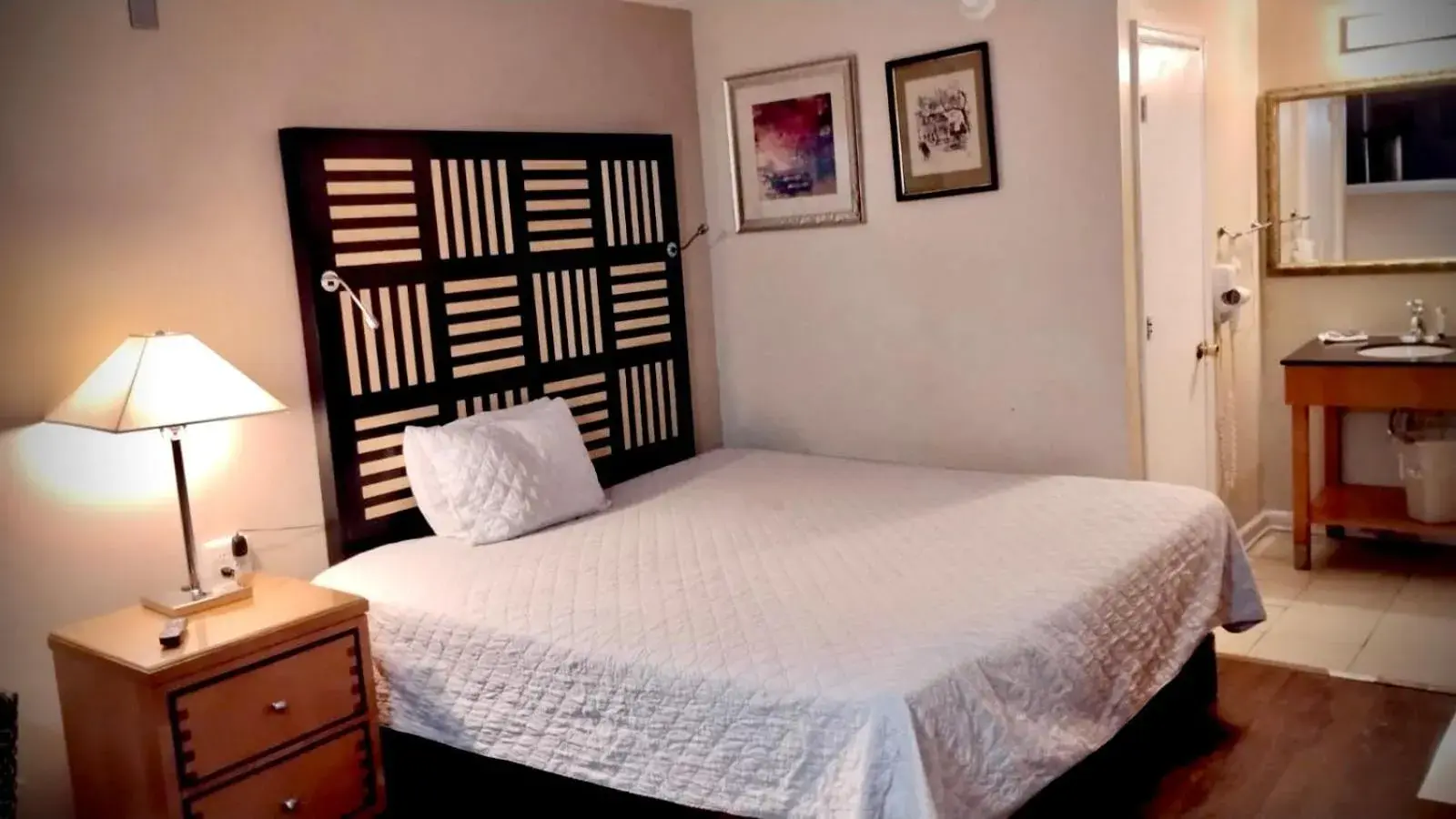 Deluxe King Room in Motel M Lewisburg Deluxe King Room in Motel M Lewisburg