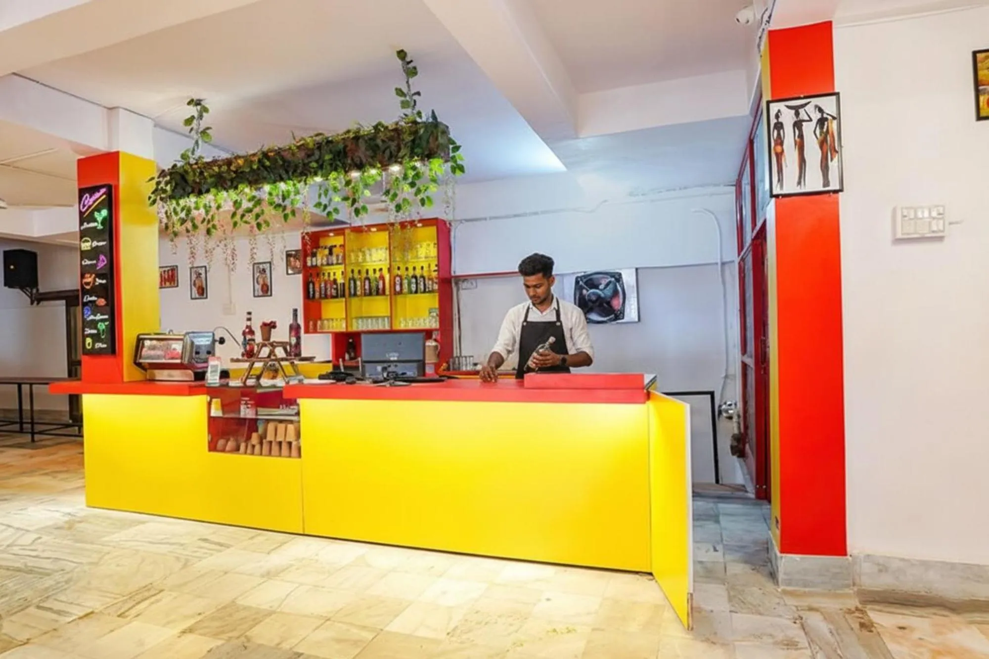 Lounge or bar in FabHotel New Shanti