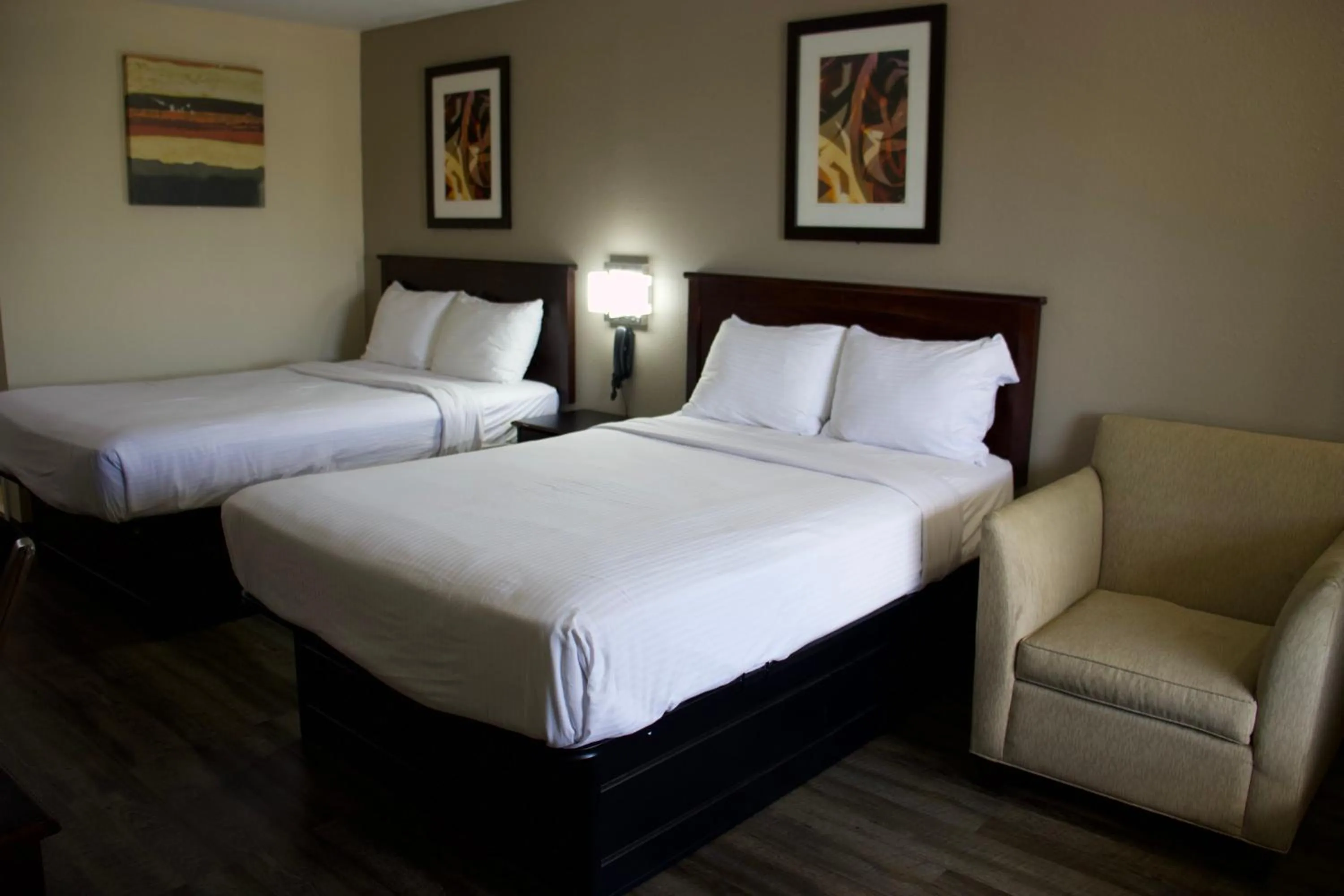 Bed in Legacy Inn - Cookeville