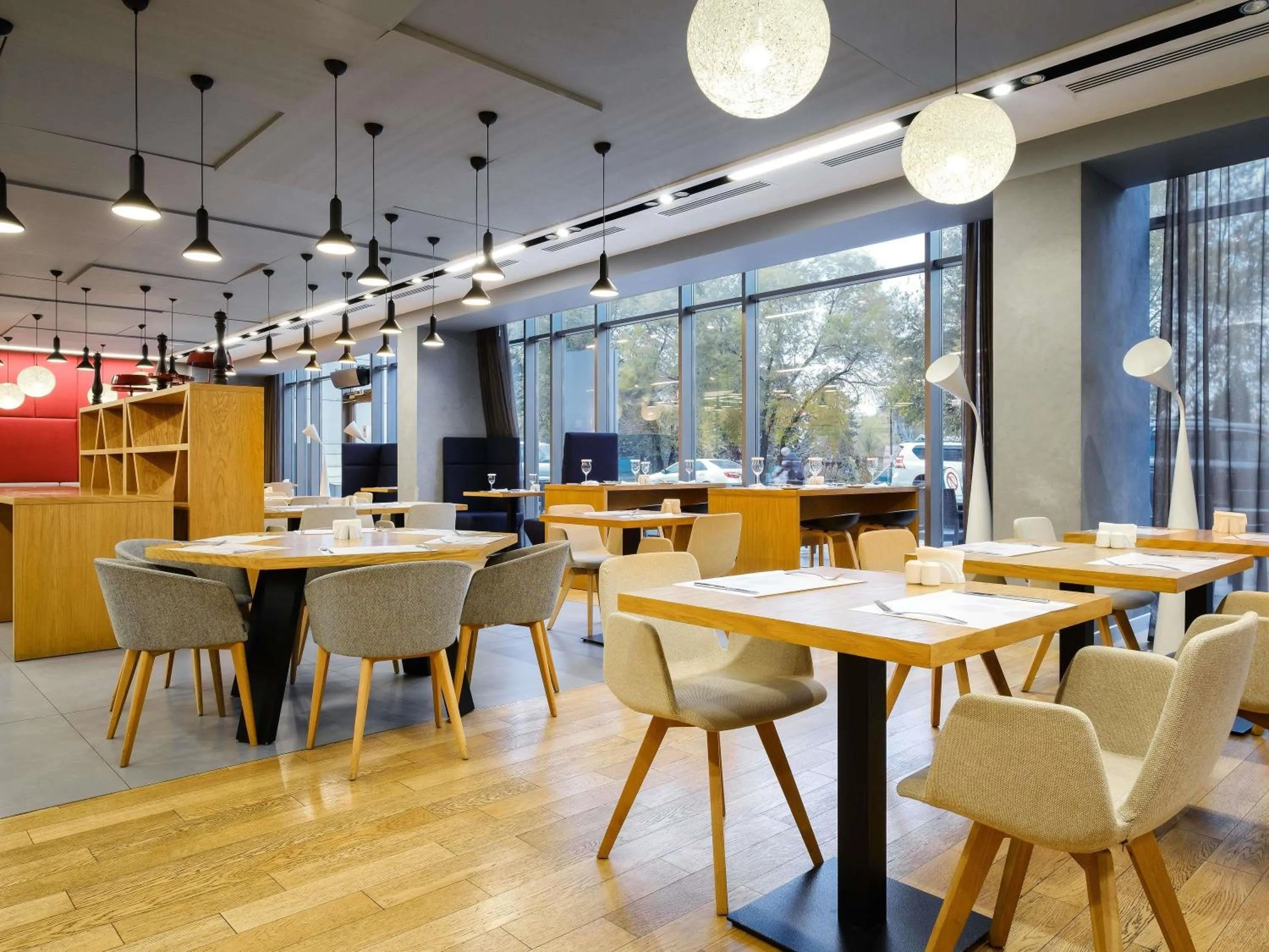 Restaurant/places to eat in Novotel Almaty City Center