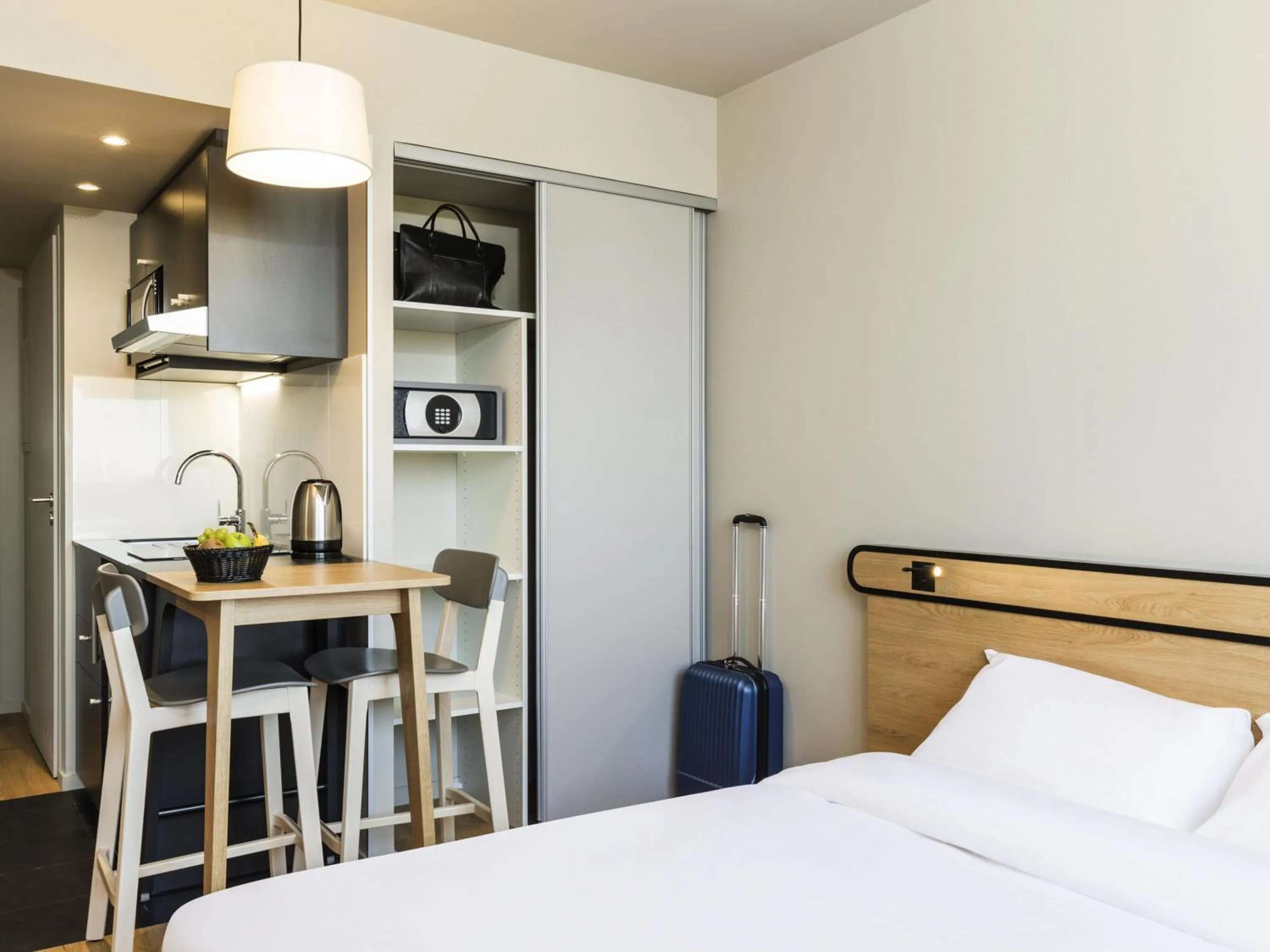 Bedroom, Bed in Aparthotel Adagio access Palaiseau Saclay