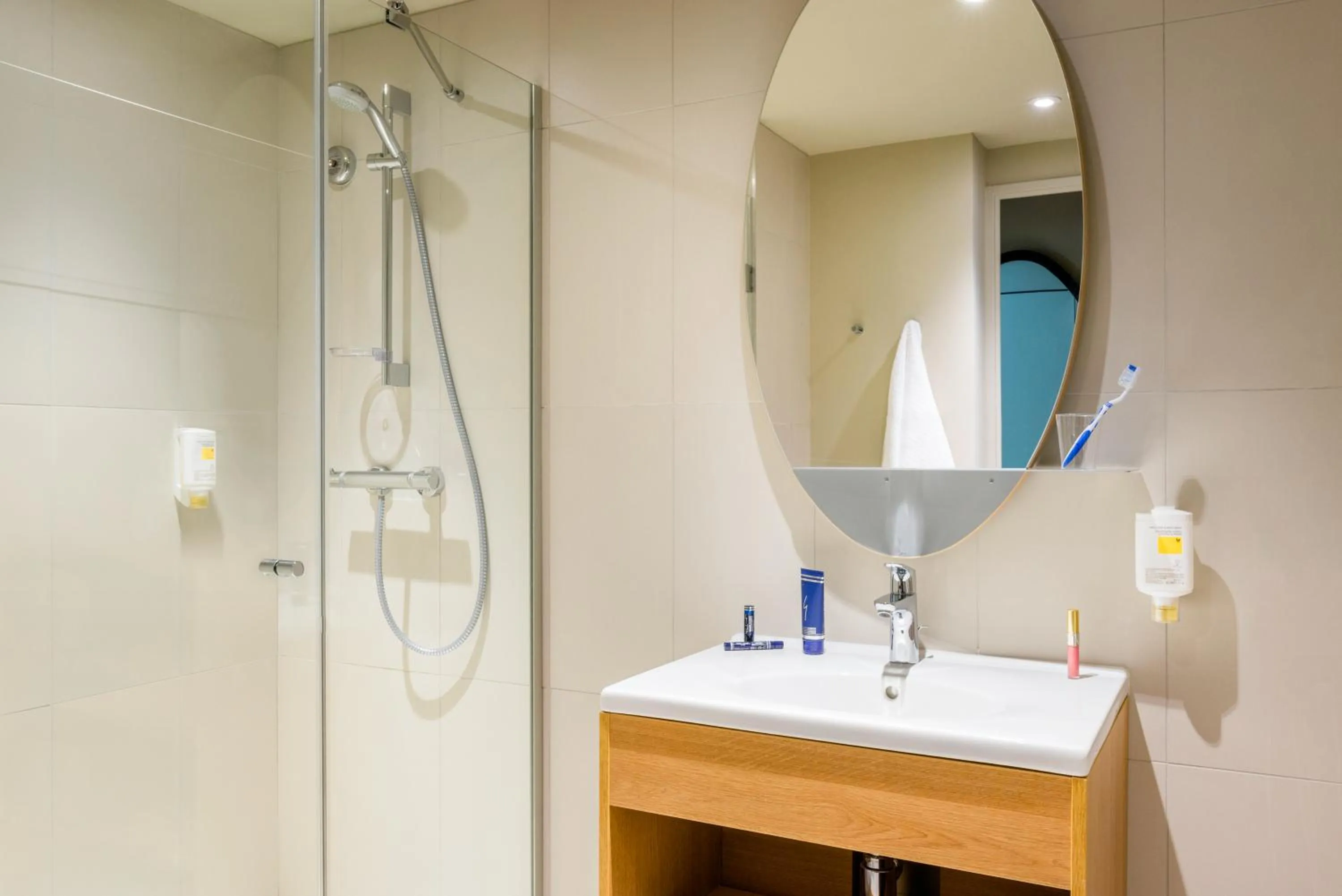 Bathroom in Aparthotel Adagio access Palaiseau Saclay