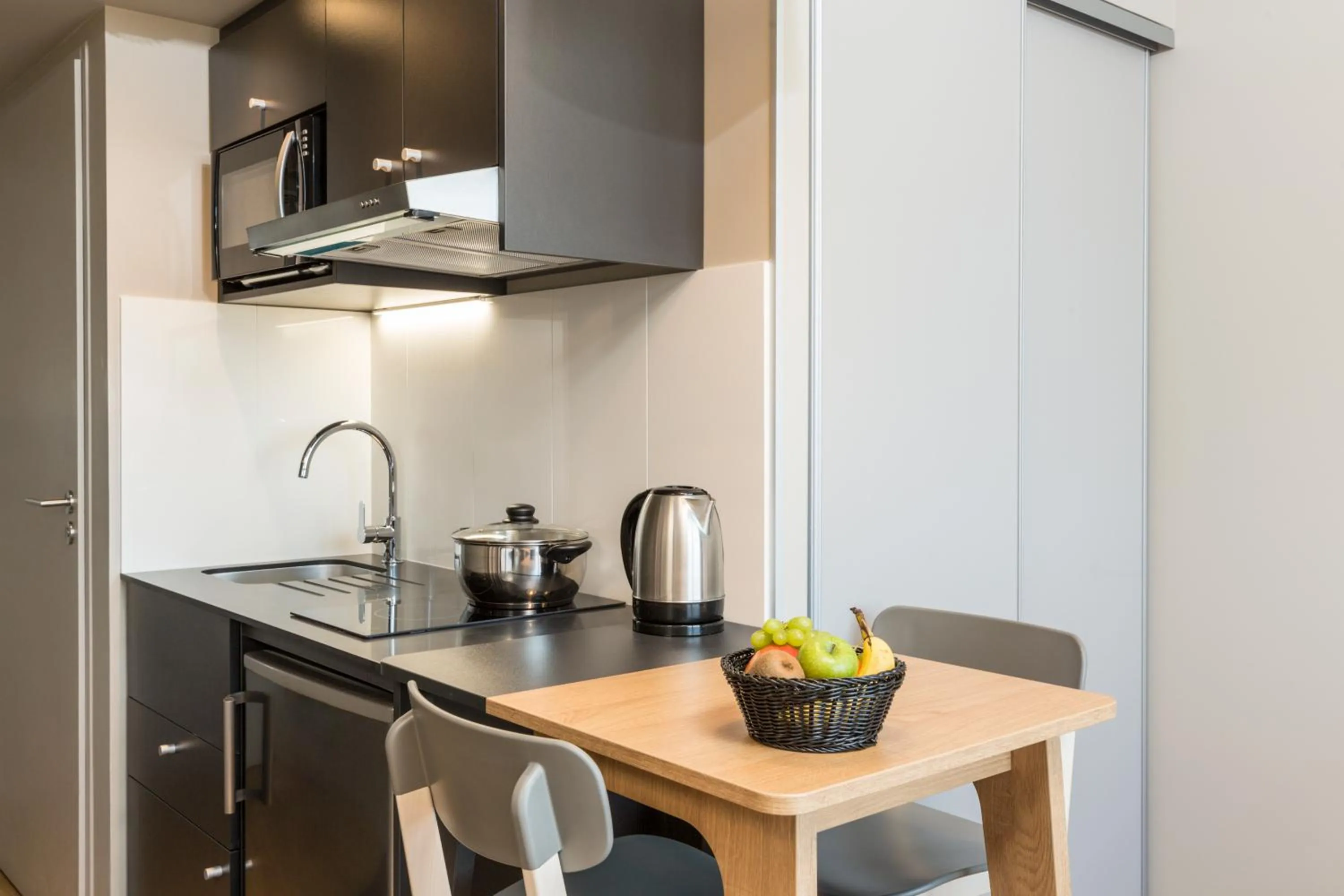 Kitchen or kitchenette in Aparthotel Adagio access Palaiseau Saclay