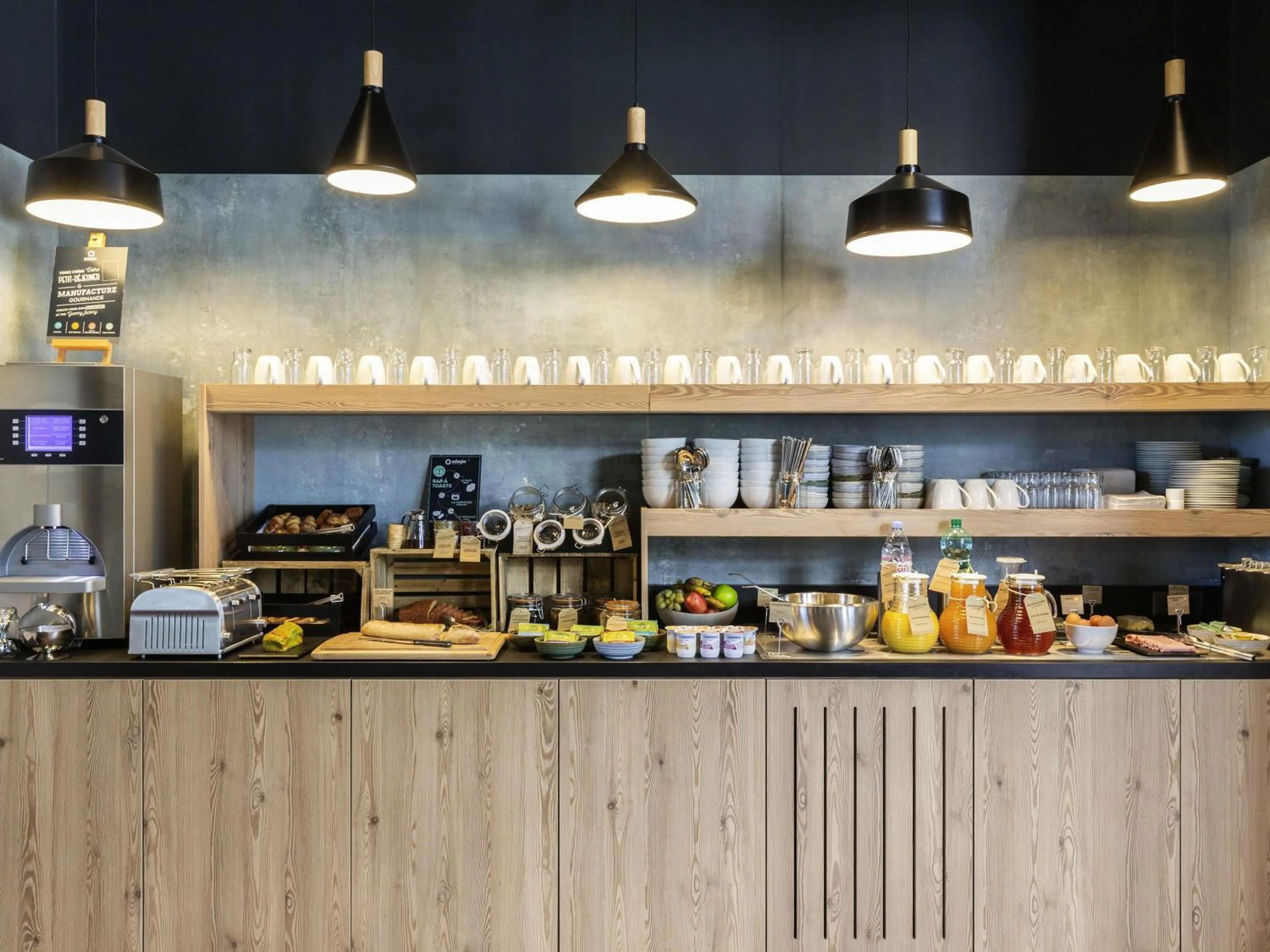 Breakfast in Aparthotel Adagio access Palaiseau Saclay