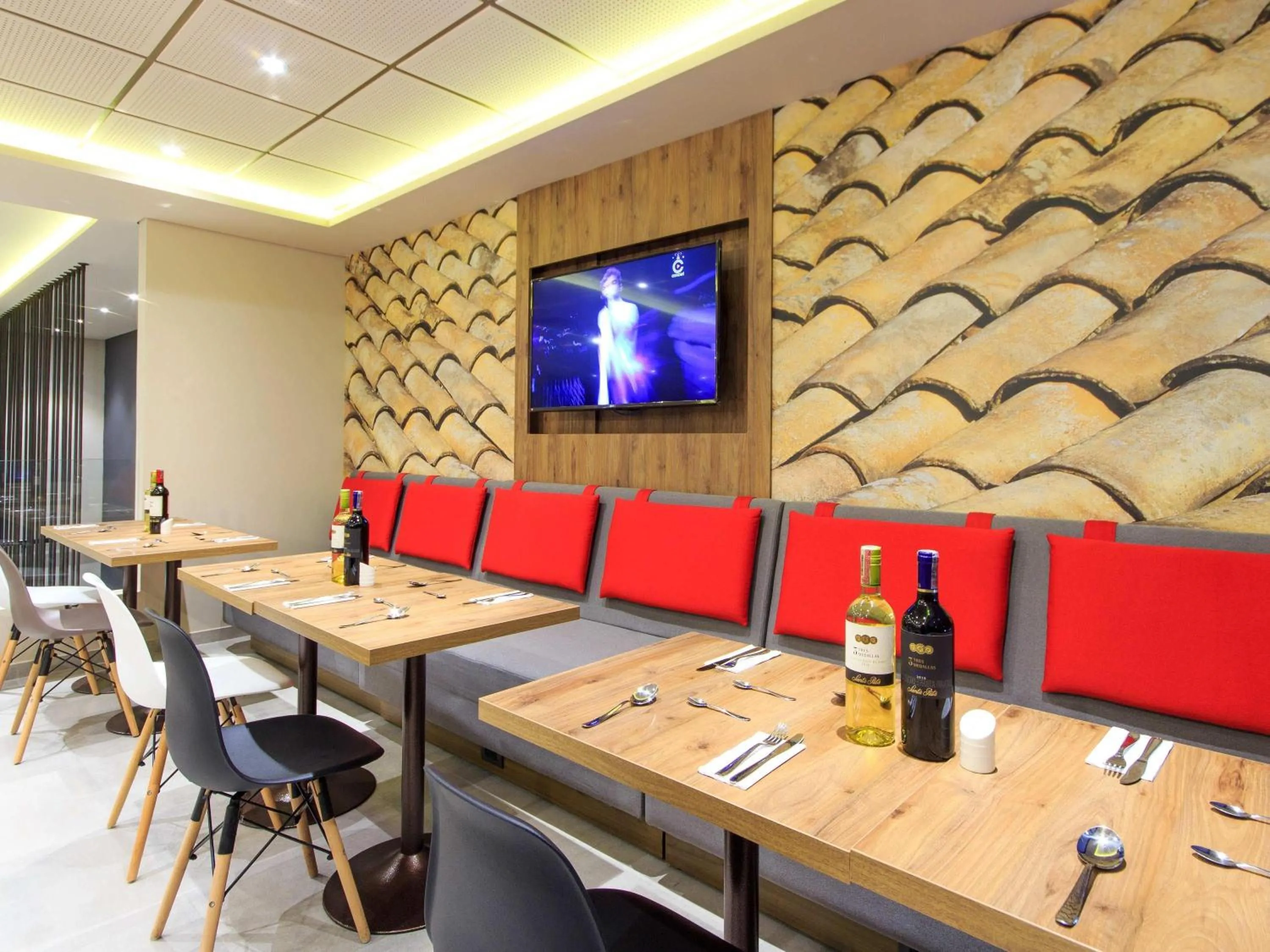 Restaurant/places to eat in ibis Cucuta