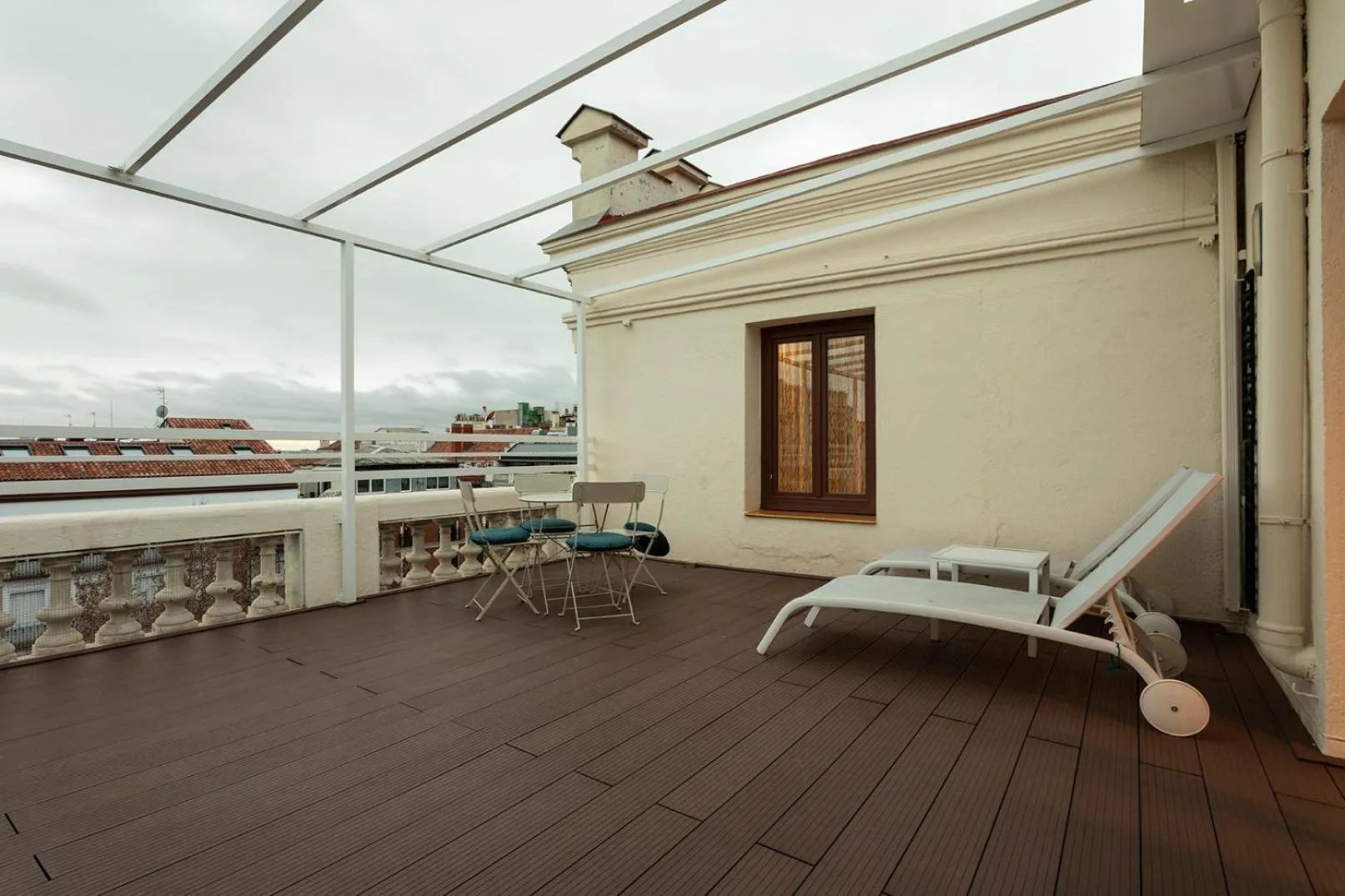 Balcony/Terrace, Bed in Petit Palace Lealtad Plaza