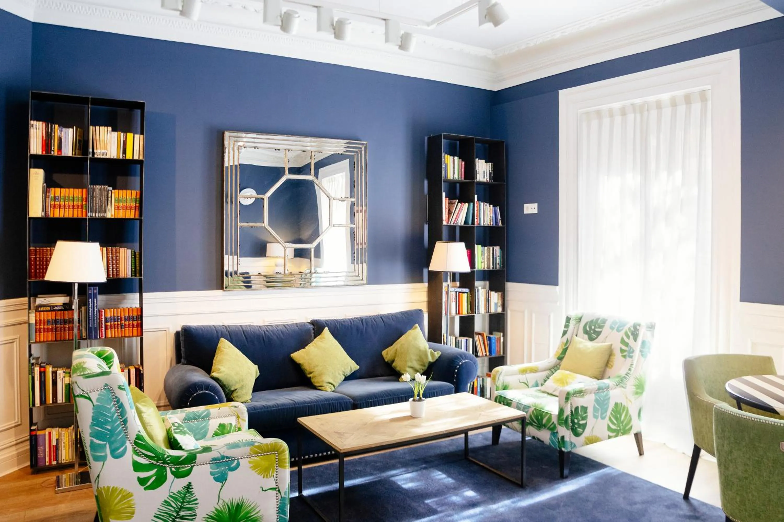 Communal lounge/ TV room in Petit Palace Lealtad Plaza