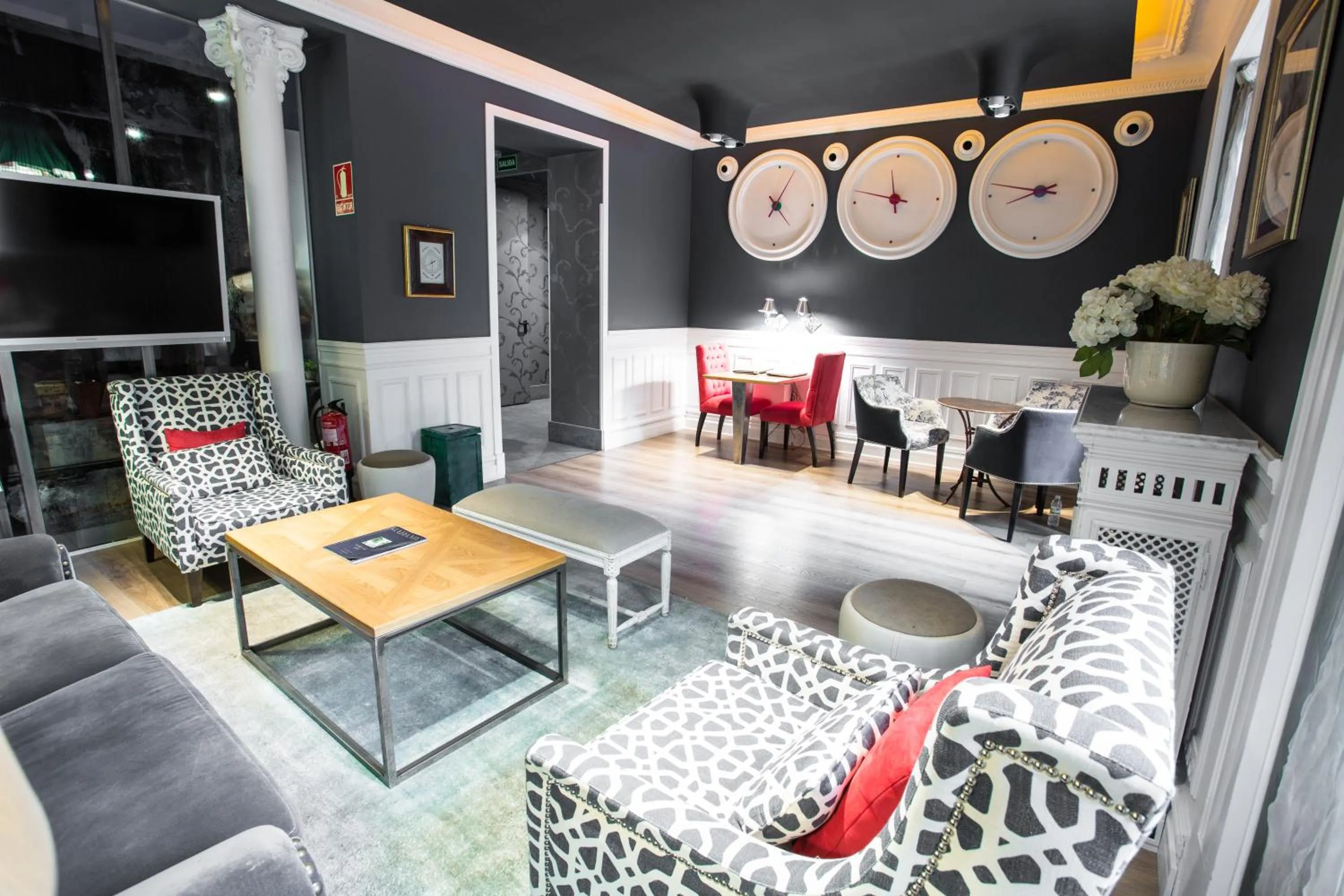 Communal lounge/ TV room in Petit Palace Lealtad Plaza