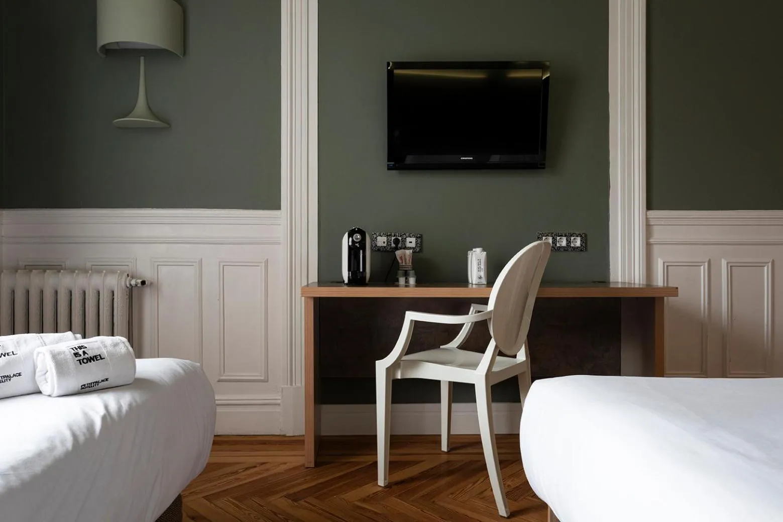 TV and multimedia, Bed in Petit Palace Lealtad Plaza