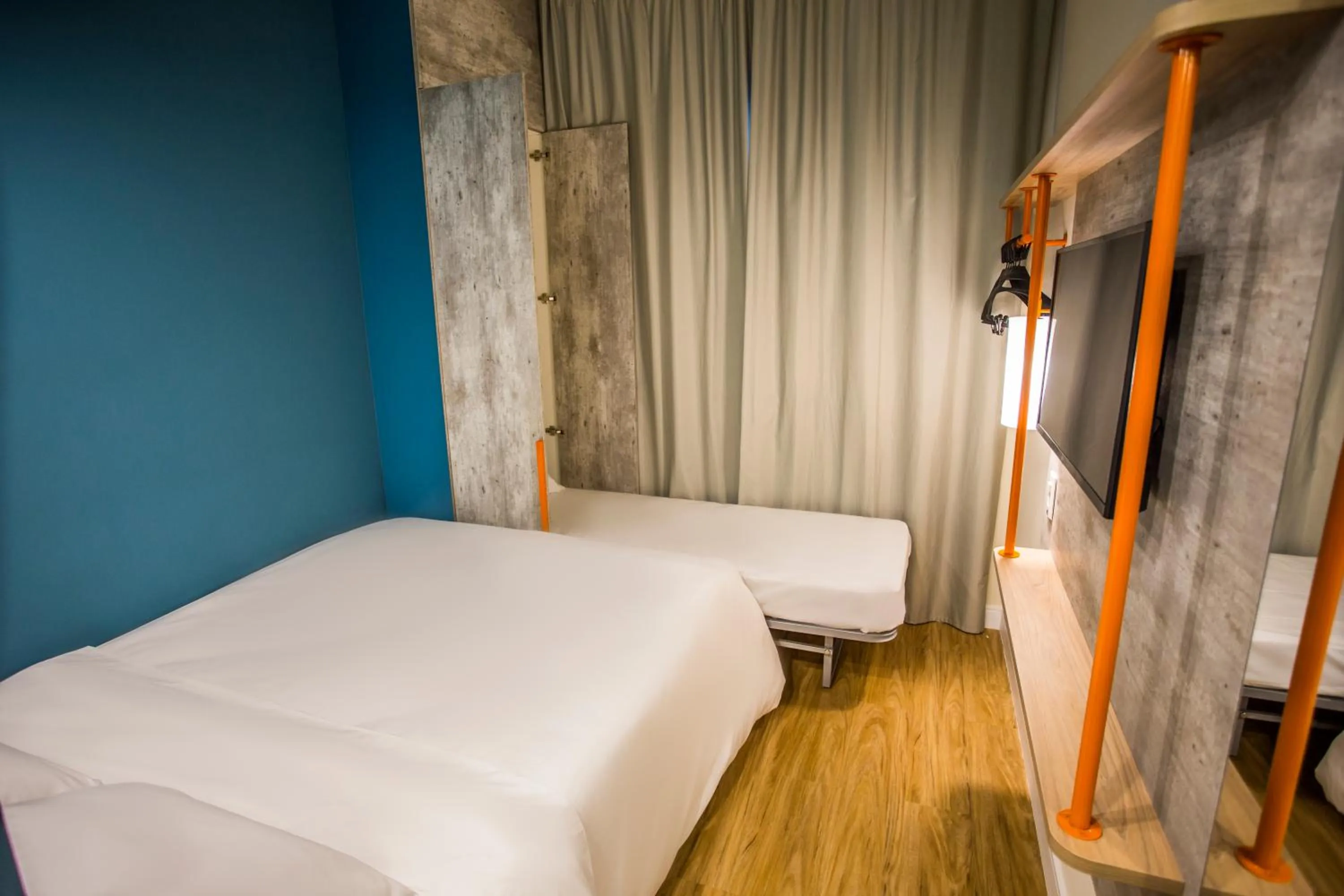 Property building, Bed in Ibis Budget Uberlândia