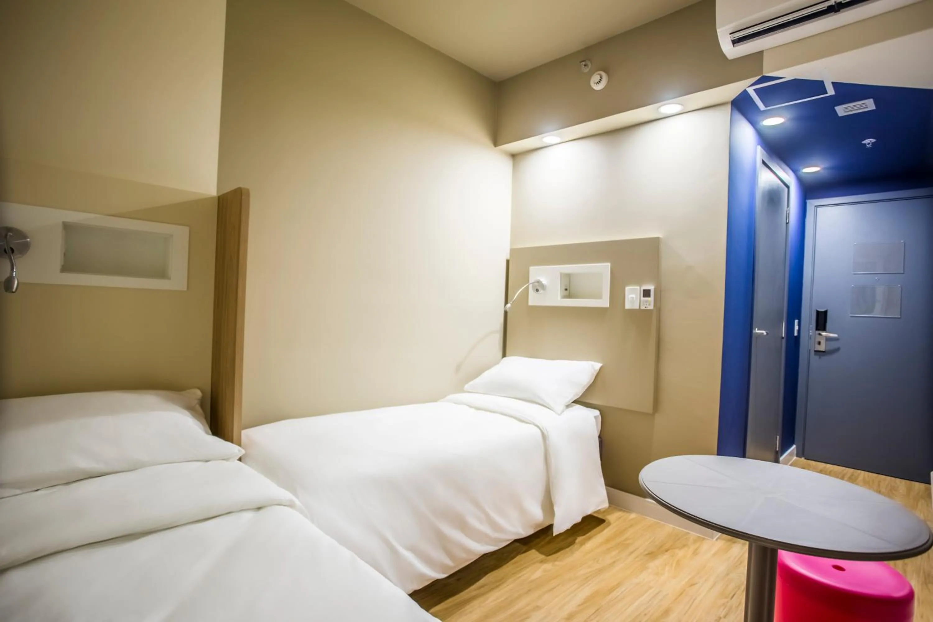 Property building, Bed in Ibis Budget Uberlândia