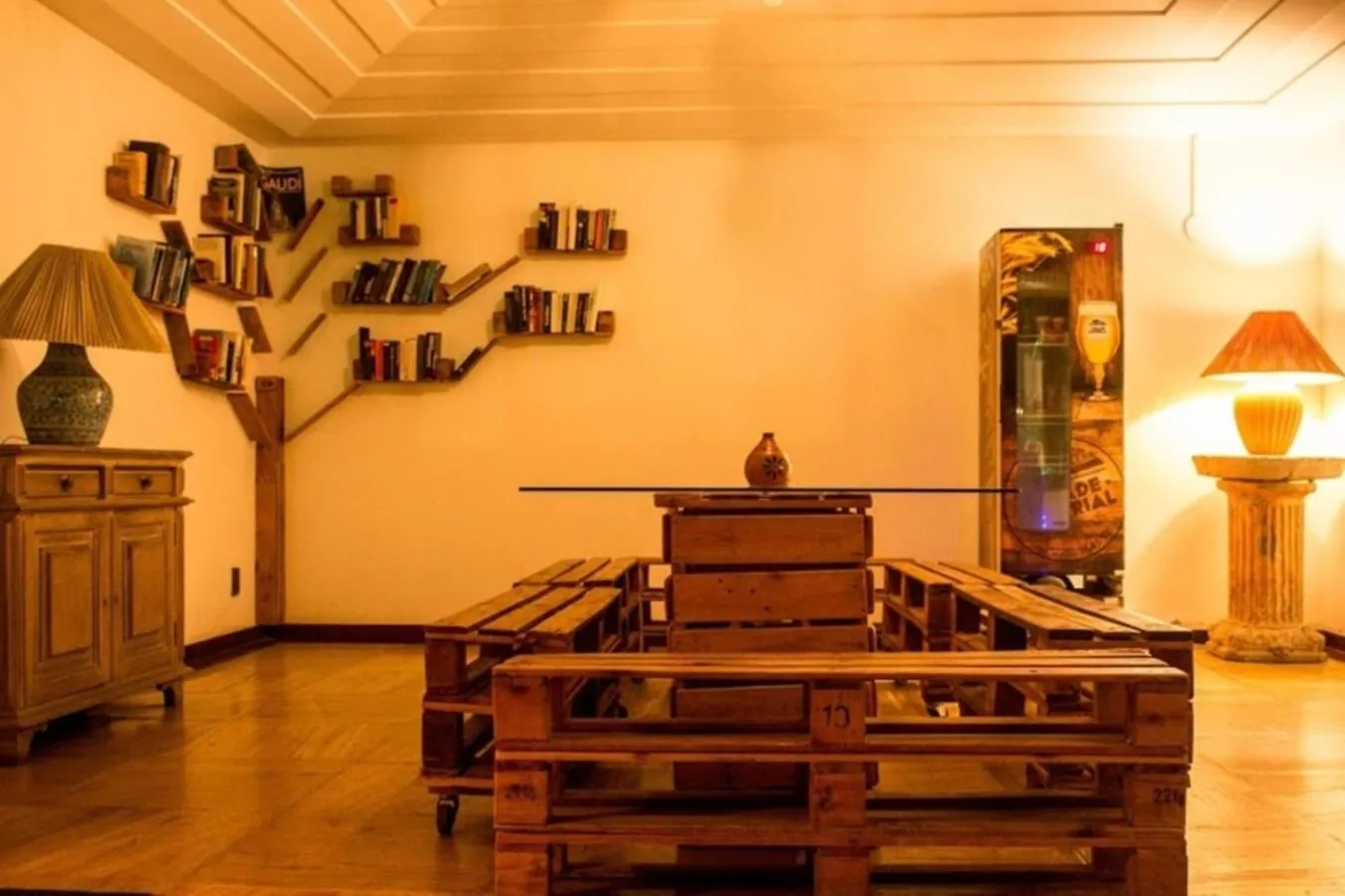 Lounge or bar in The Eco Palace Hostel