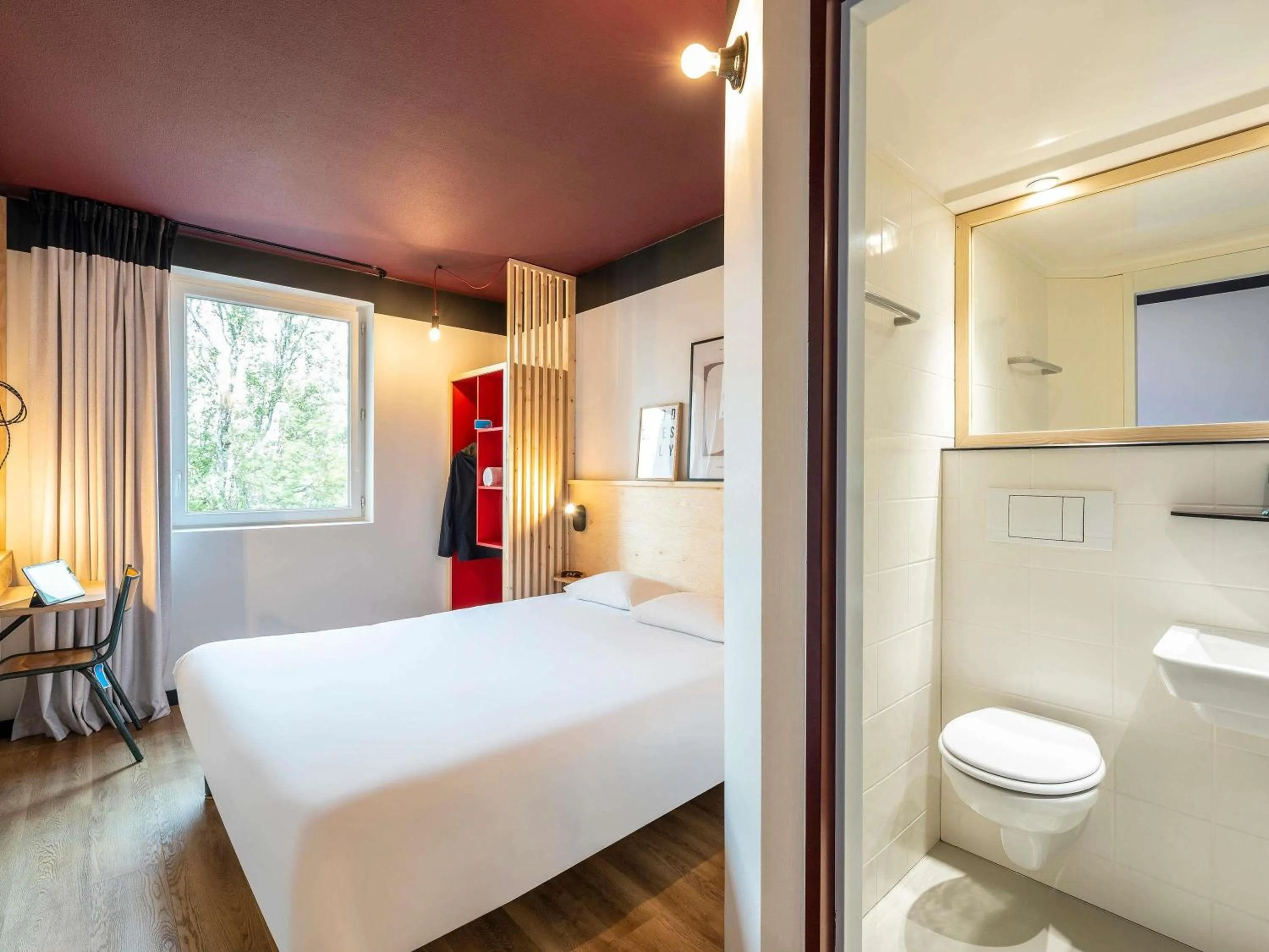 Bedroom, Bed in Greet hotel Bourg-en-Bresse Sud Montagnat