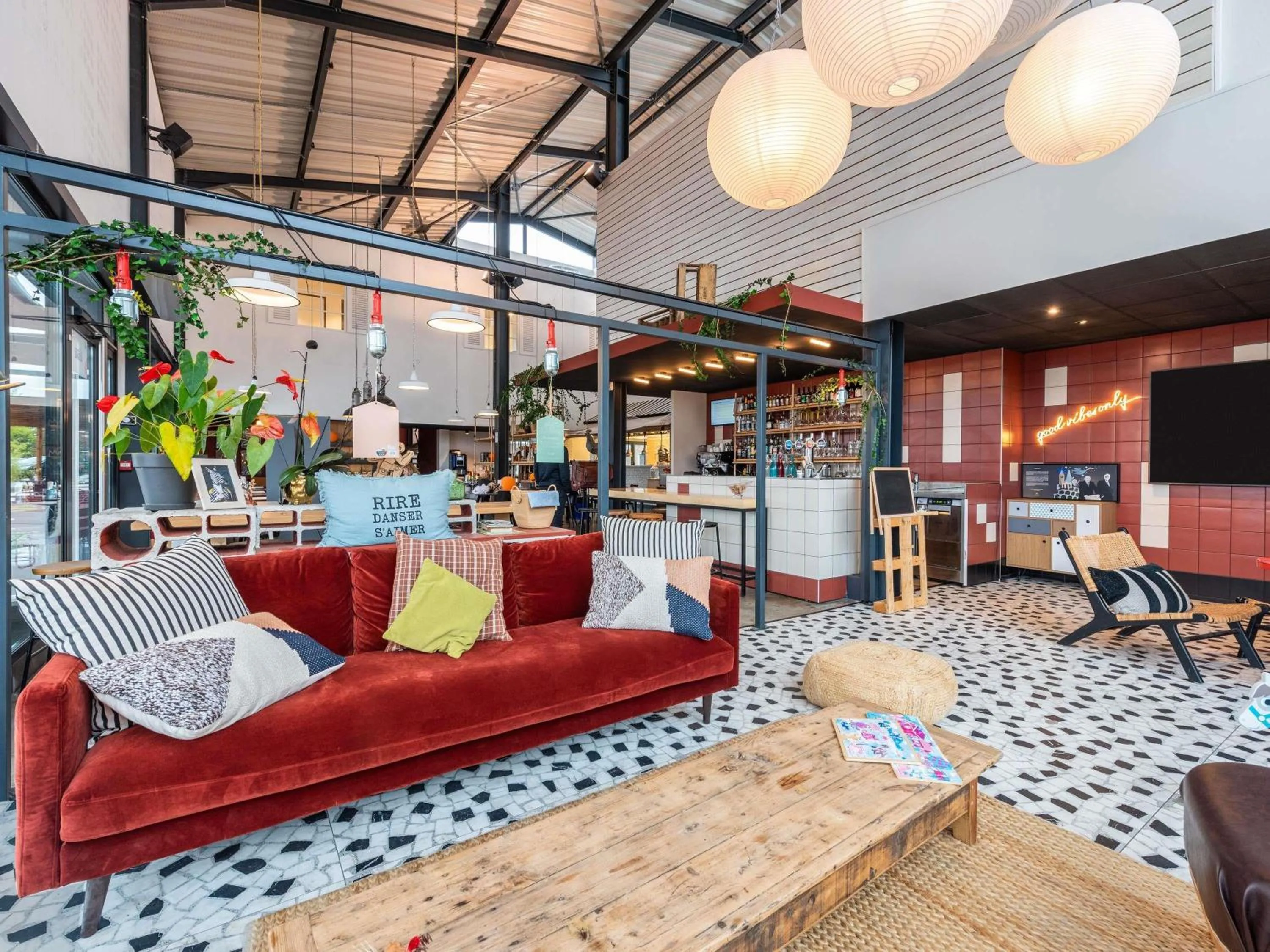 Property building in Greet hotel Bourg-en-Bresse Sud Montagnat