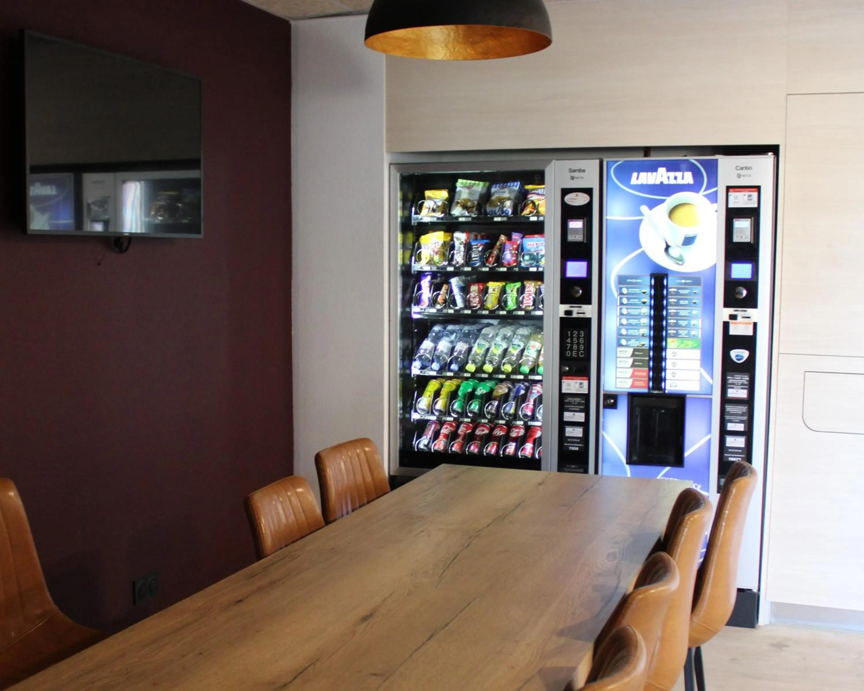 vending machine in Greet hotel Bourg-en-Bresse Sud Montagnat