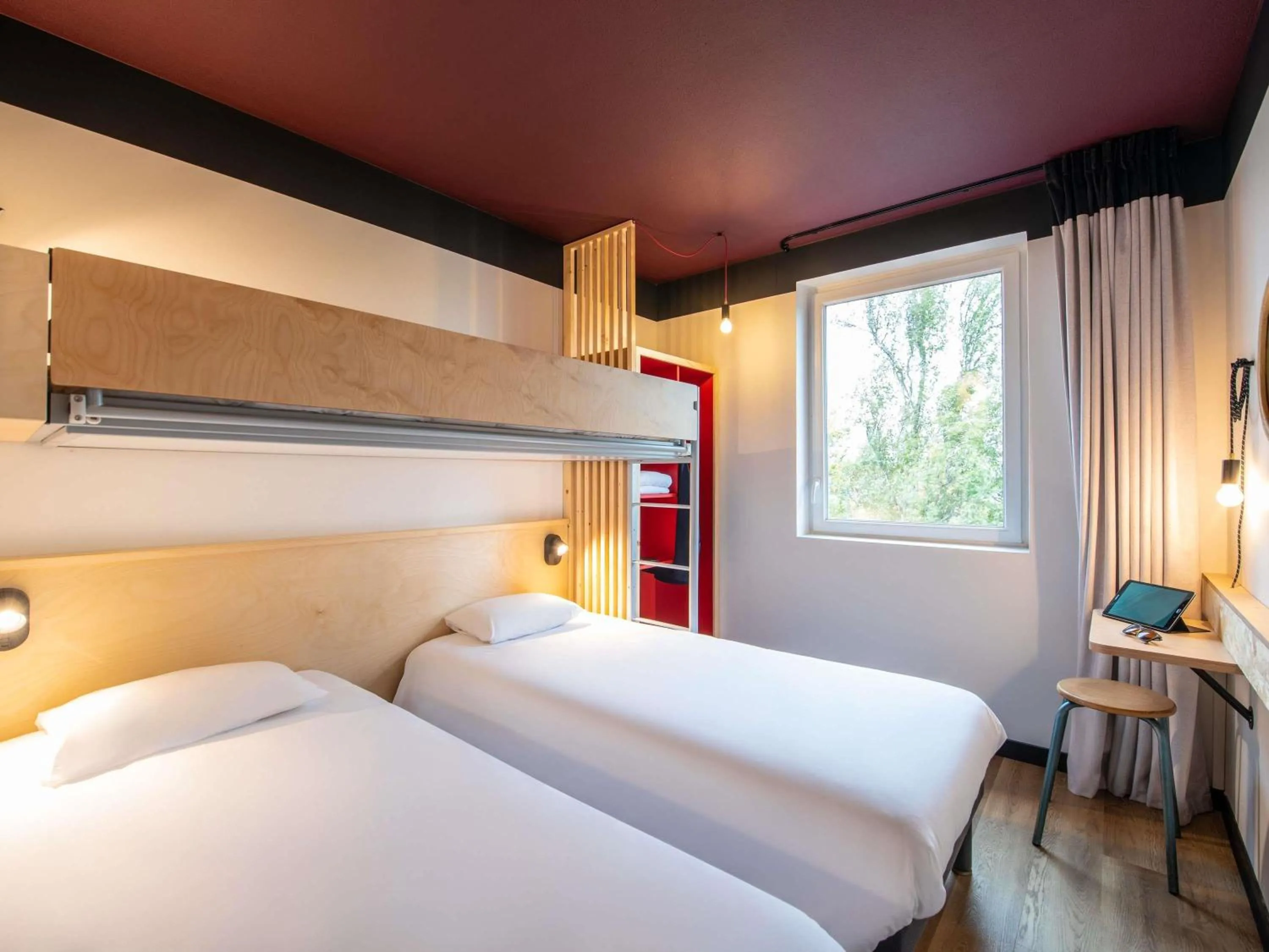 Bedroom, Bed in Greet hotel Bourg-en-Bresse Sud Montagnat