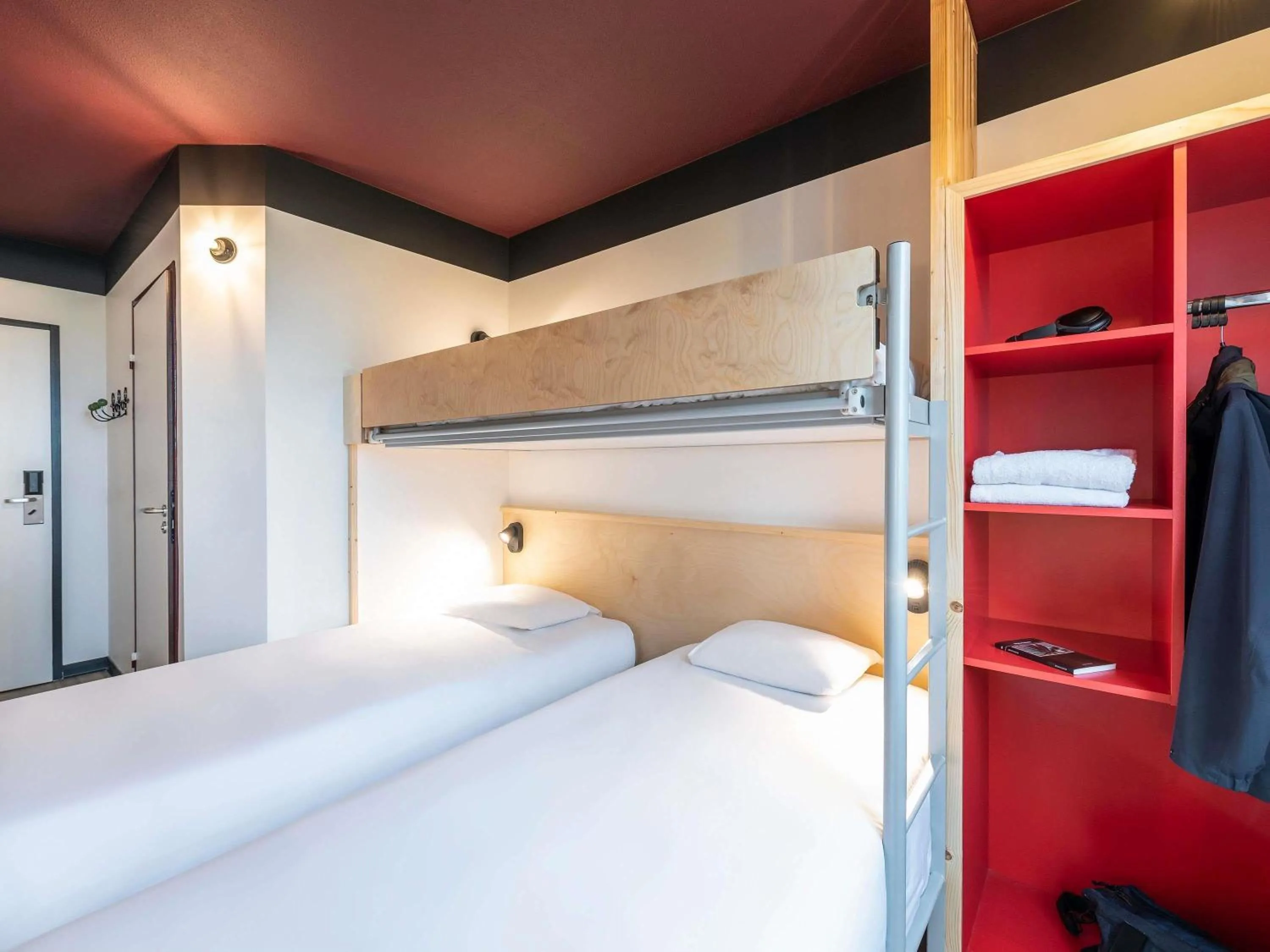 Bedroom, Bed in Greet hotel Bourg-en-Bresse Sud Montagnat