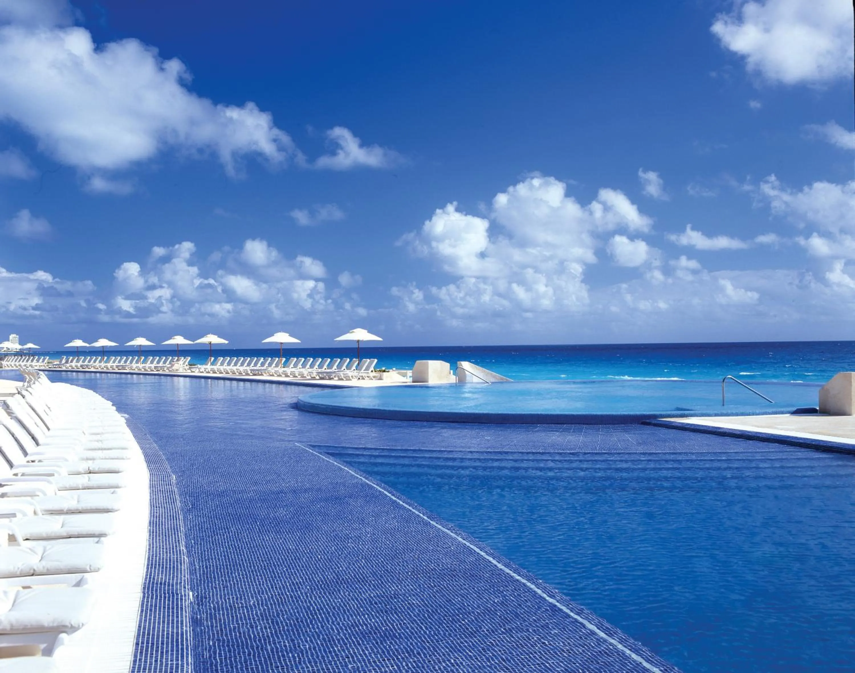 Swimming pool in Live Aqua Cancun - Adults Only - All-Inclusive