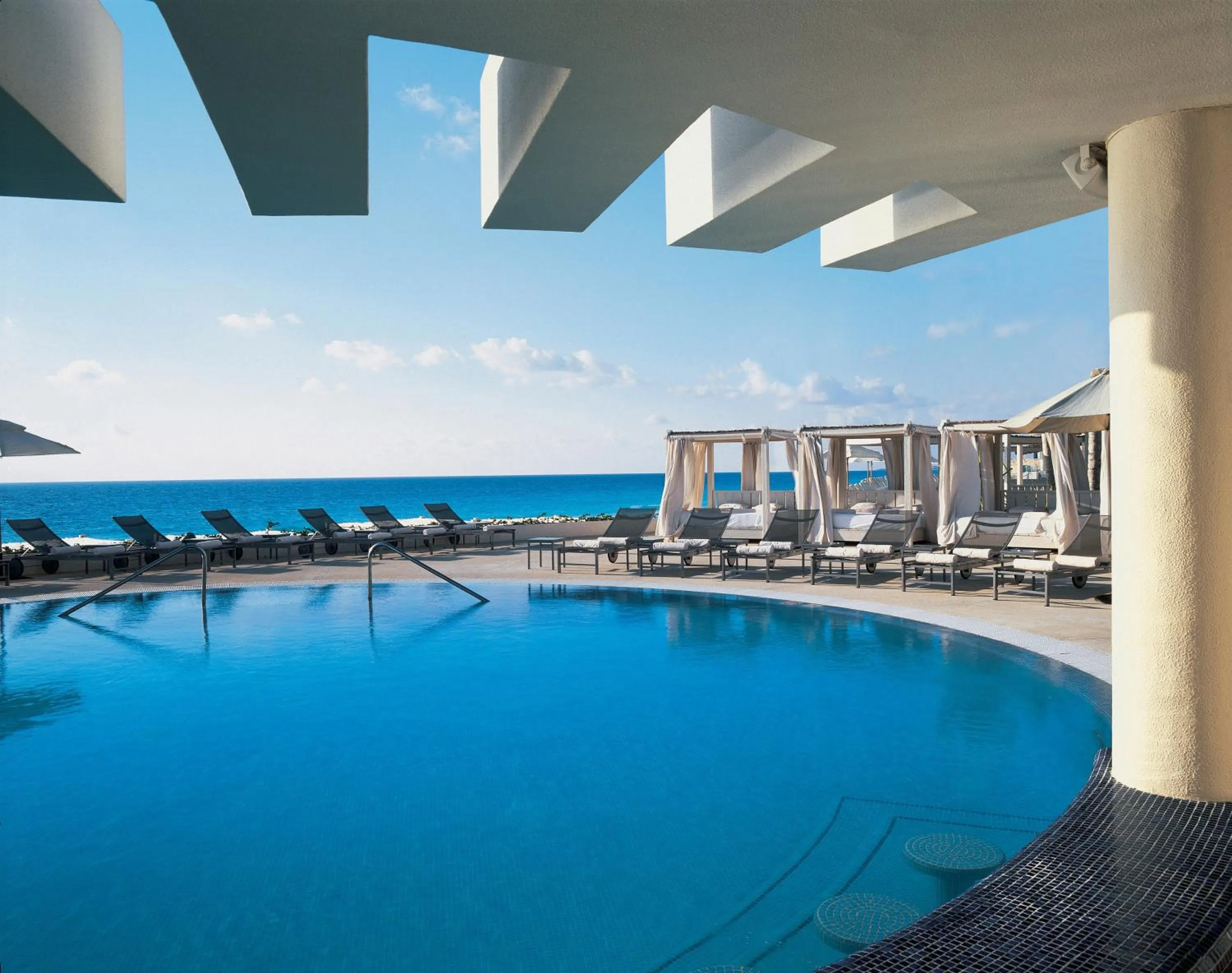 Swimming pool in Live Aqua Cancun - Adults Only - All-Inclusive