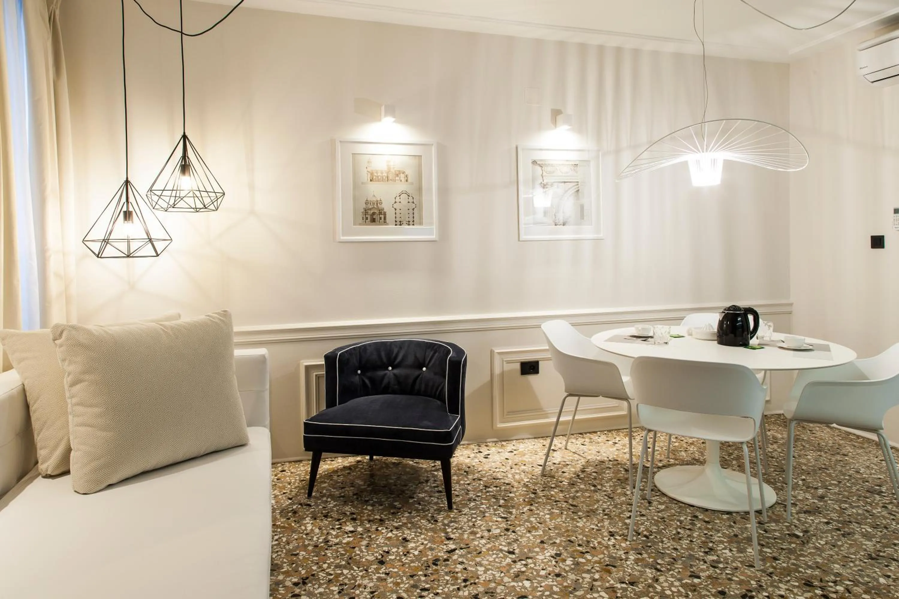 Living room in San Marco Suite 755