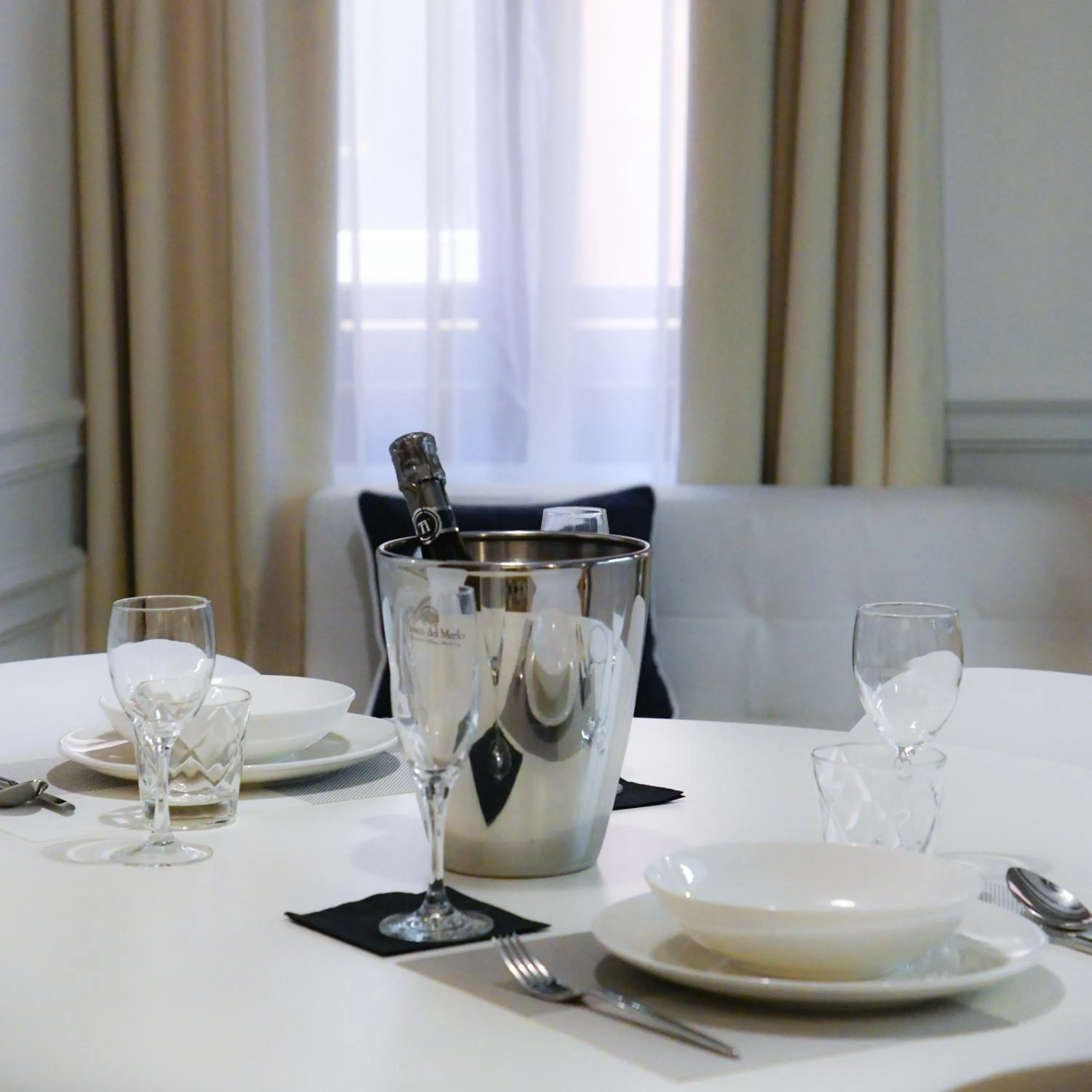 Living room in San Marco Suite 755