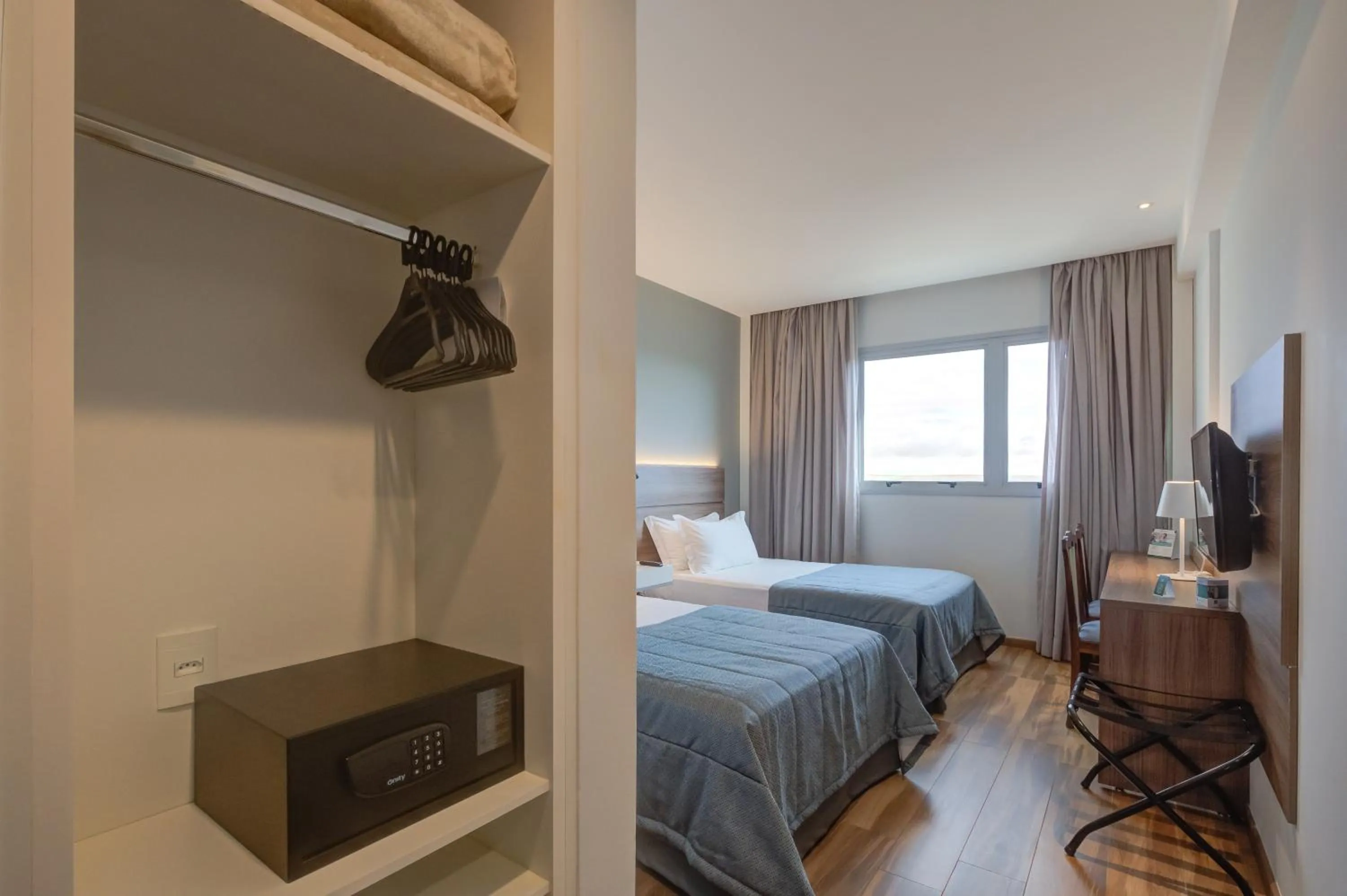 Property building, Bed in Bourbon Hotel Cambara