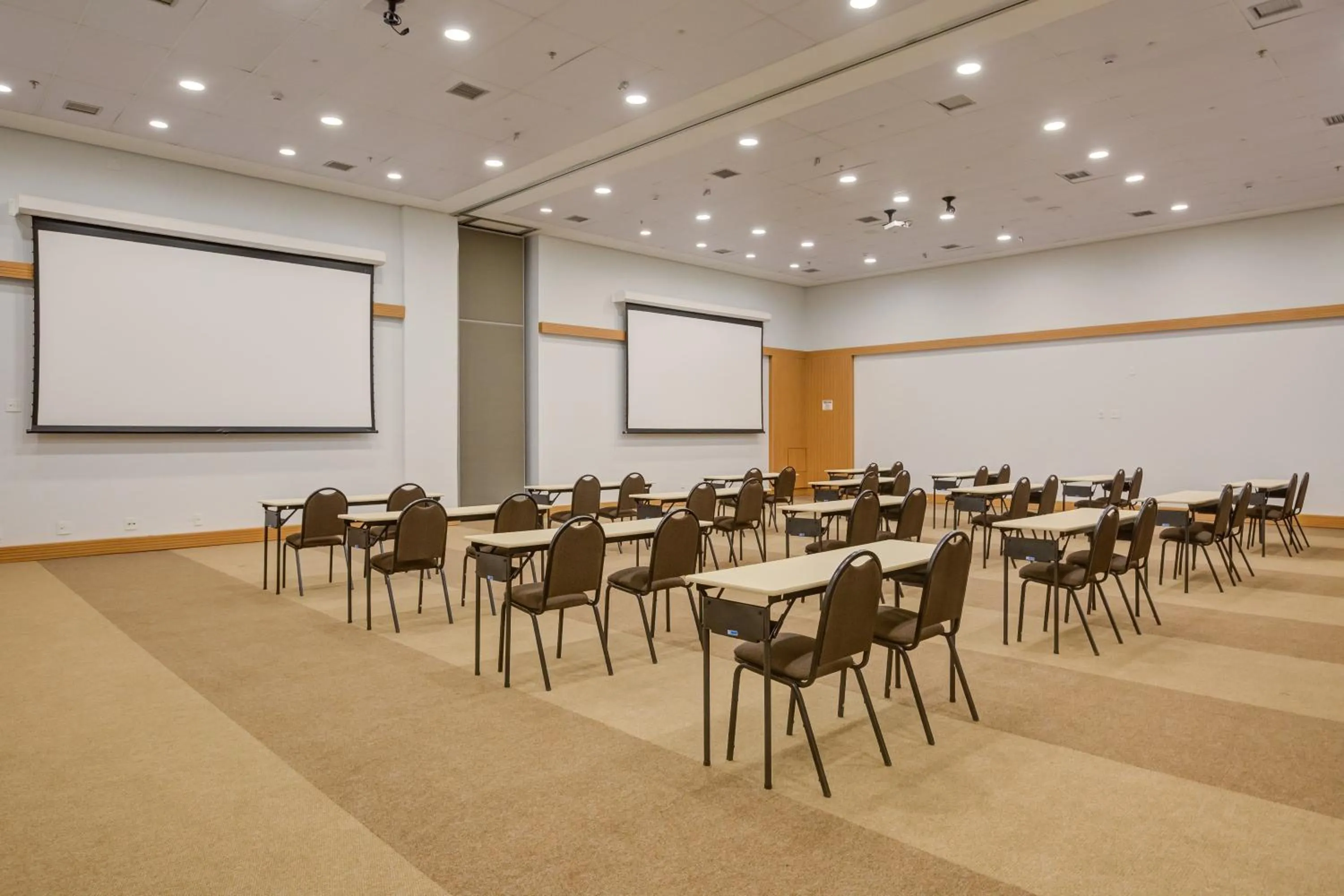 Property building in Bourbon Hotel Cambara