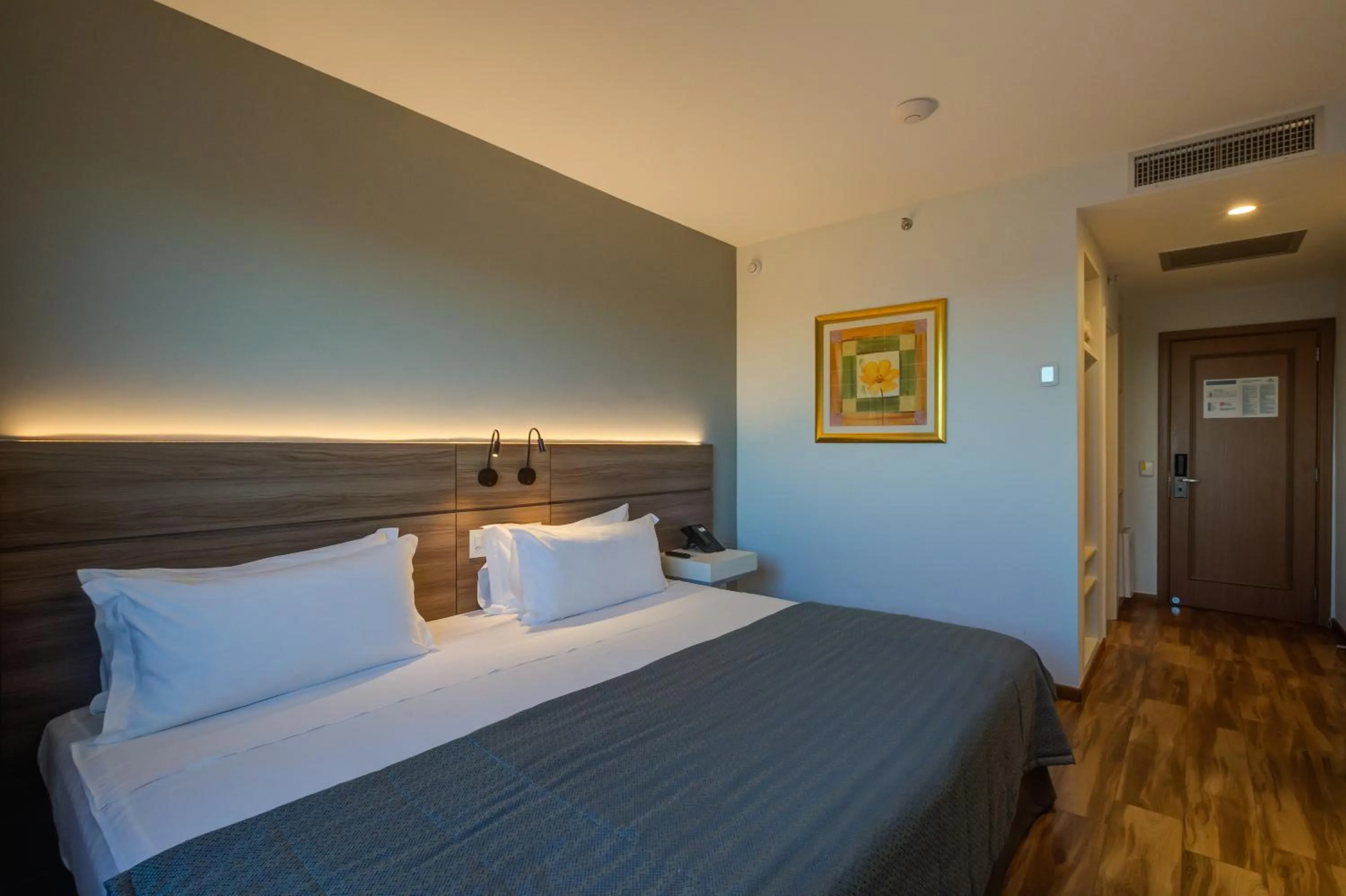 Property building, Bed in Bourbon Hotel Cambara