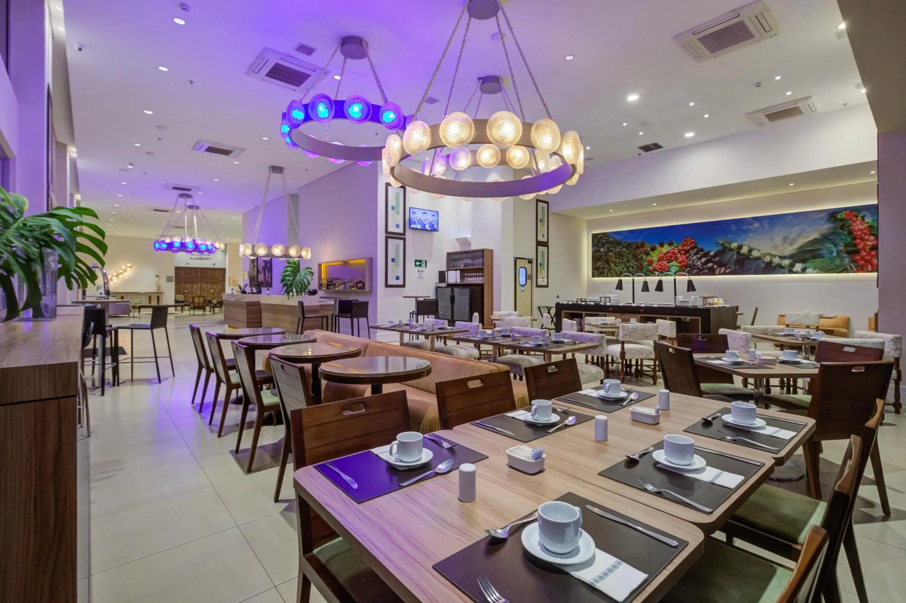 Restaurant/places to eat in Bourbon Hotel Cambara