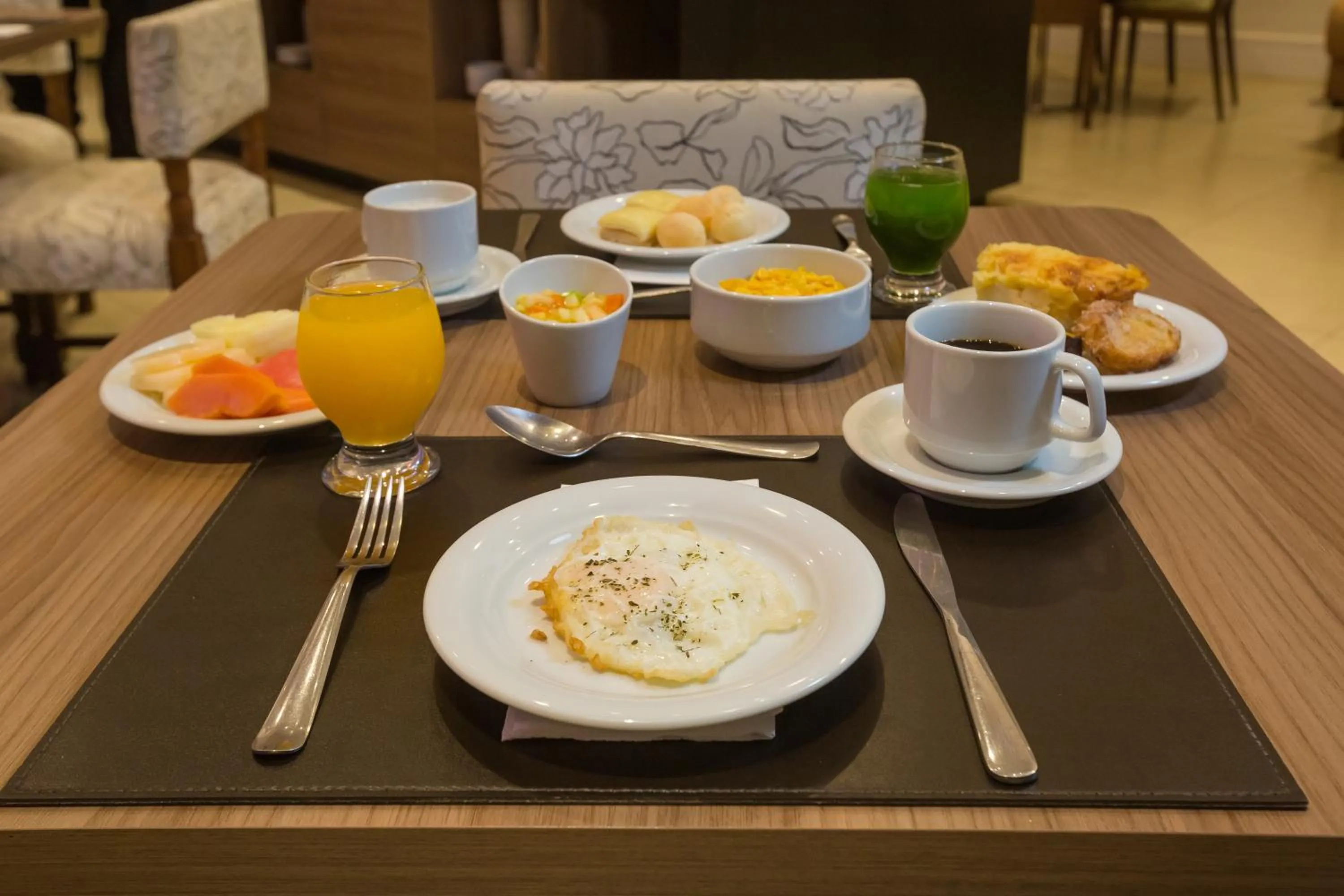 Restaurant/places to eat in Bourbon Hotel Cambara