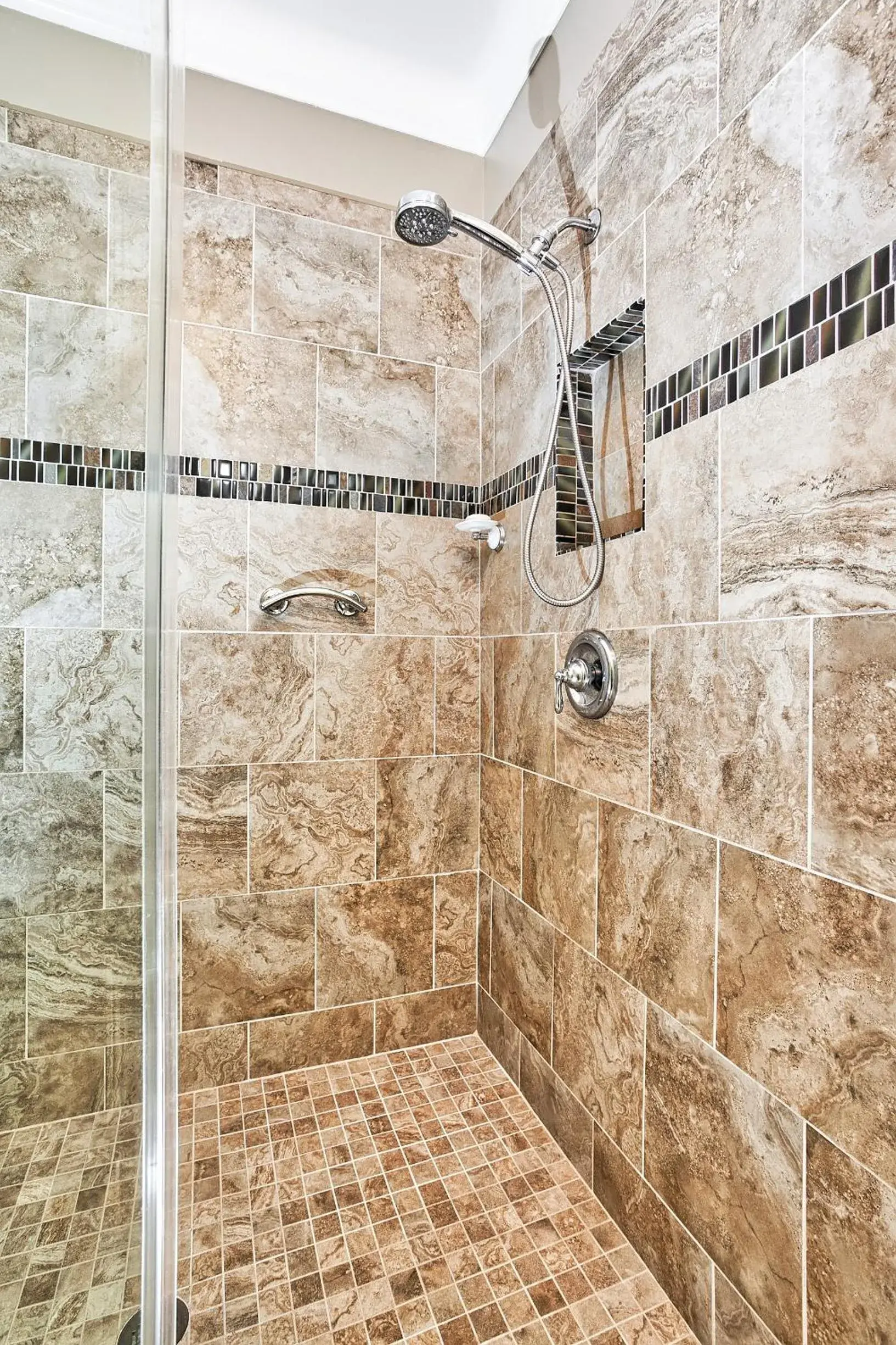 King Suite in Pleasanton Courtyard Bed and Breakfast King Suite in Pleasanton Courtyard Bed and Breakfast