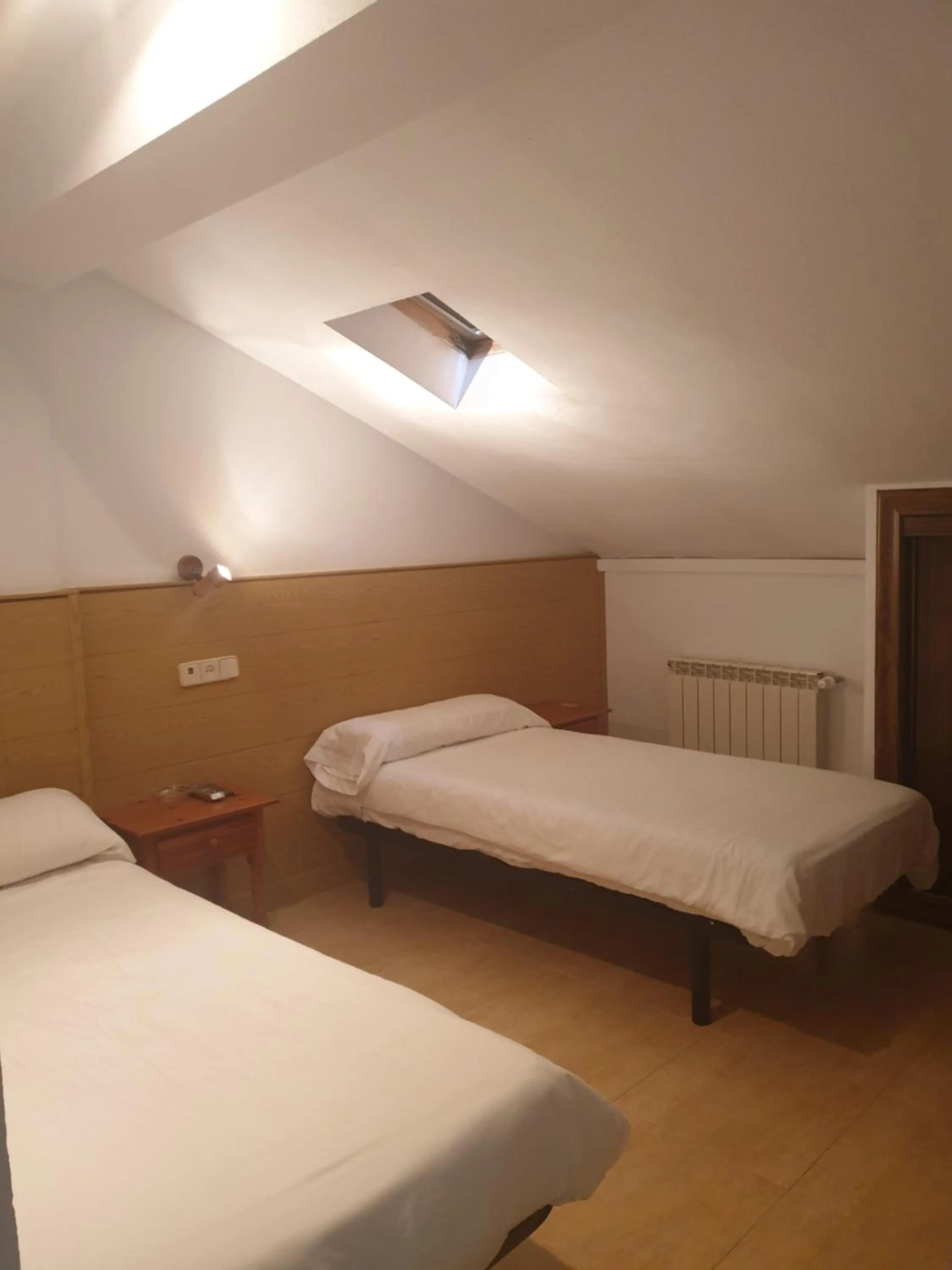 Bedroom, Bed in Hostal El Descanso