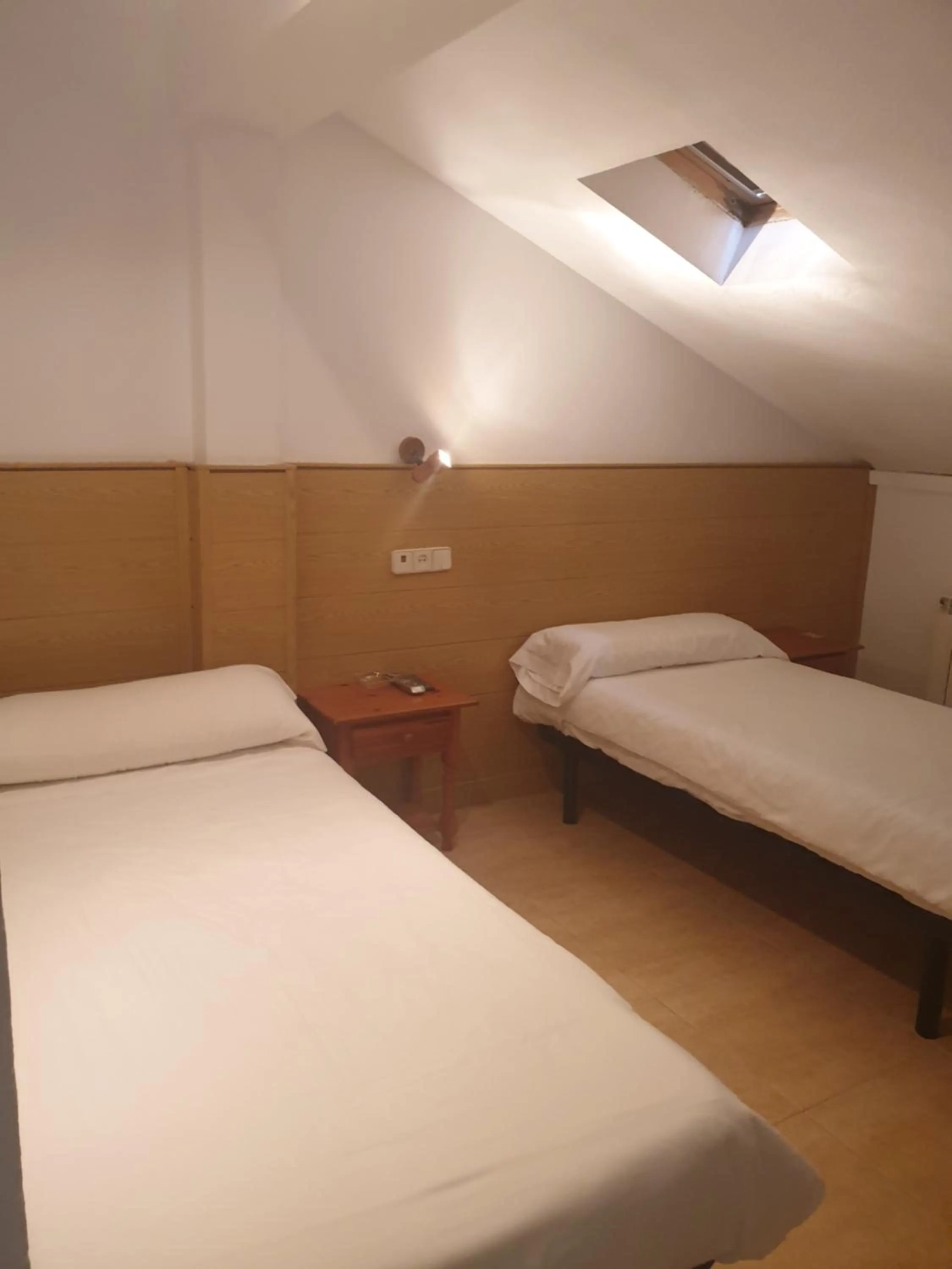 Bedroom, Bed in Hostal El Descanso