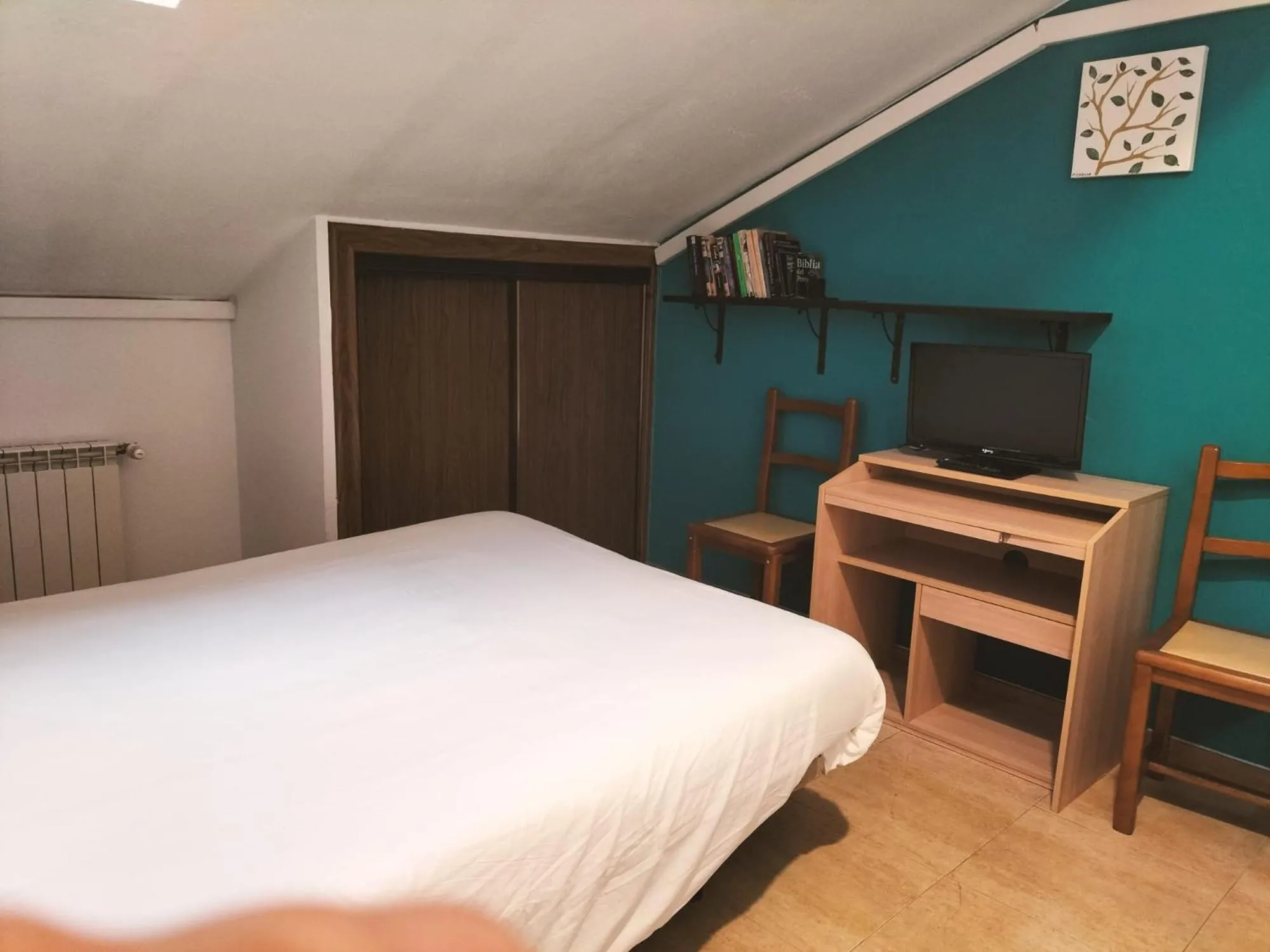 Bedroom, Bed in Hostal El Descanso