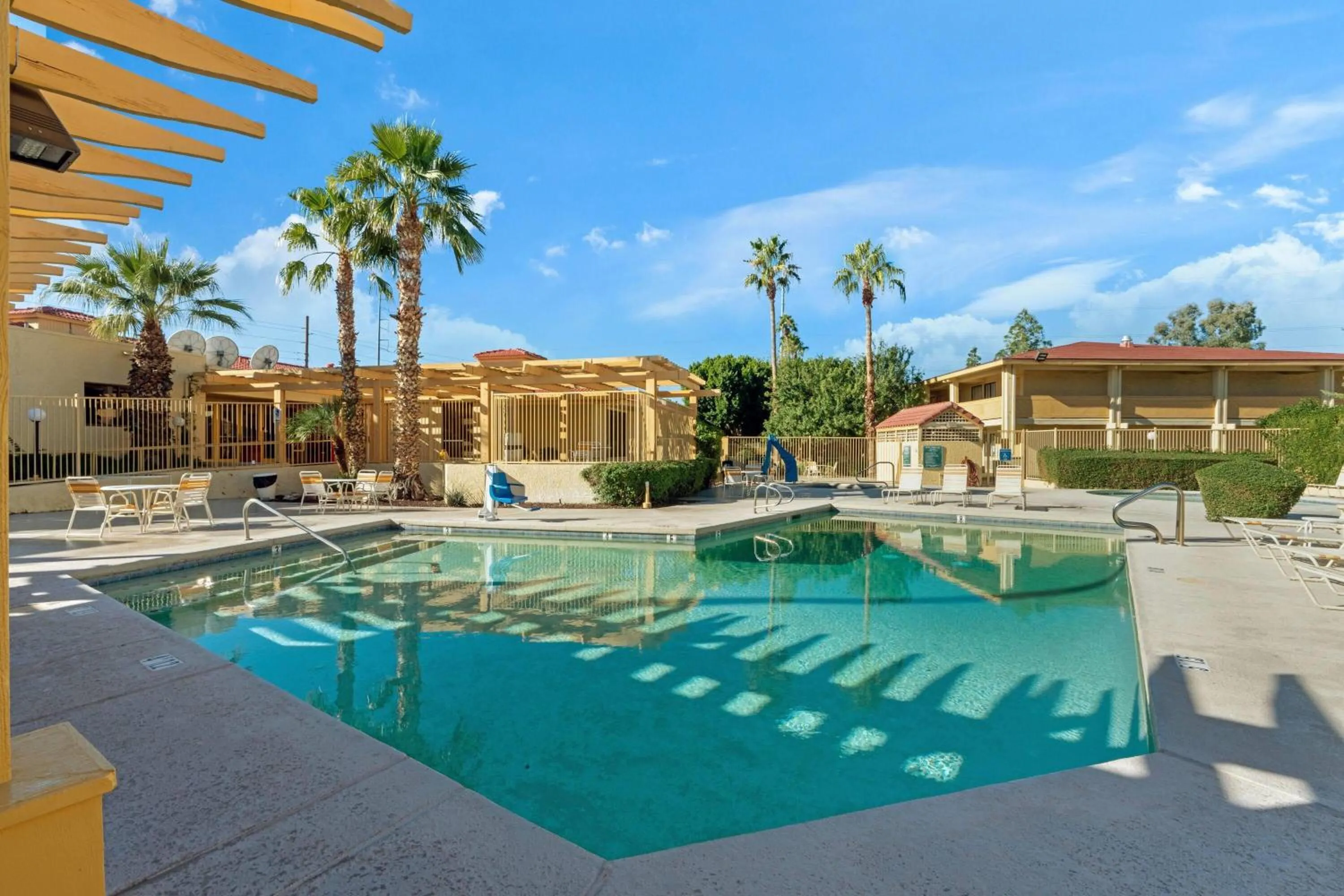 Pool view in La Quinta Inn by Wyndham Phoenix North