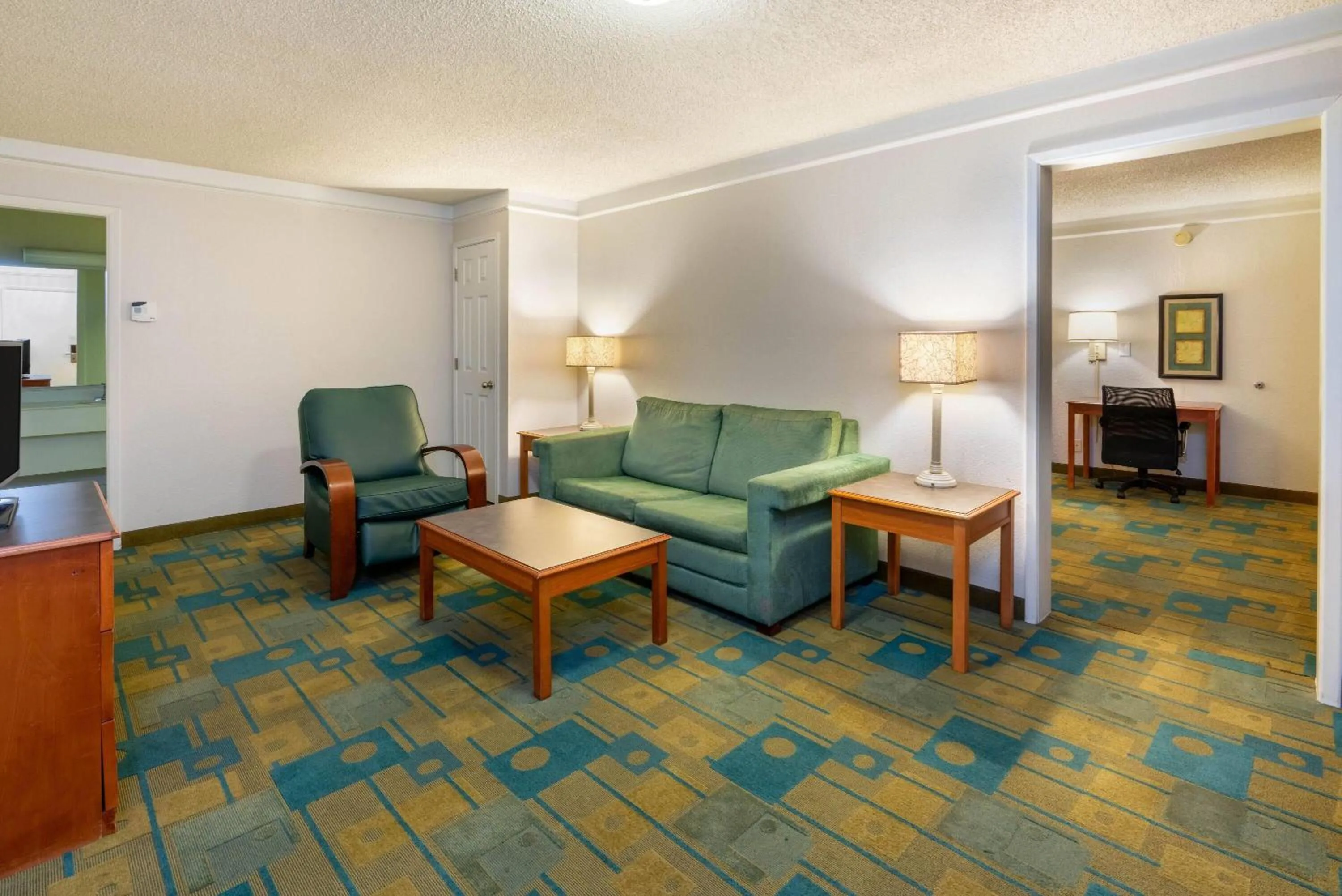 Photo of the whole room in Travelodge by Wyndham Phoenix North