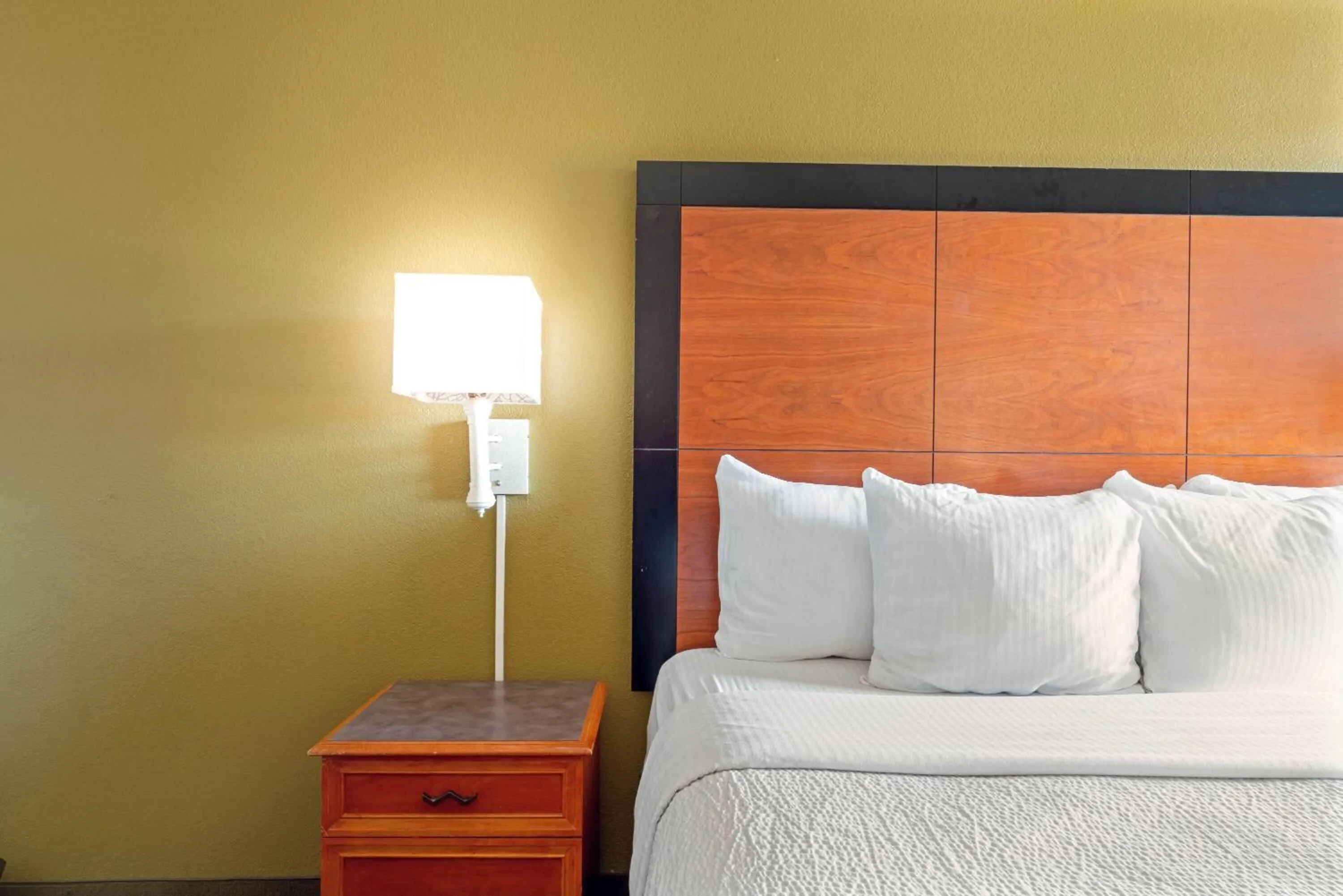 Photo of the whole room in La Quinta Inn by Wyndham Phoenix North