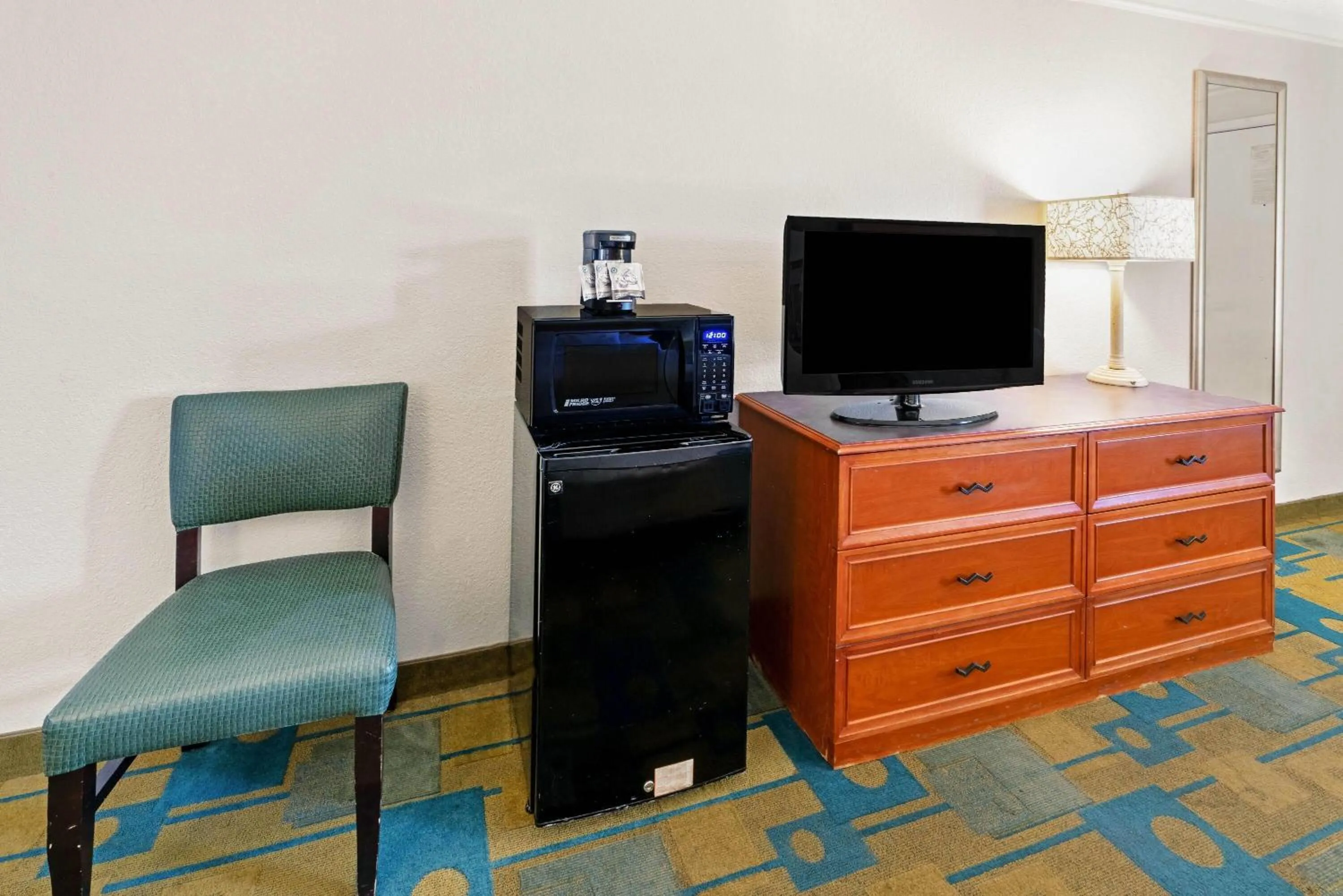 Photo of the whole room in Travelodge by Wyndham Phoenix North