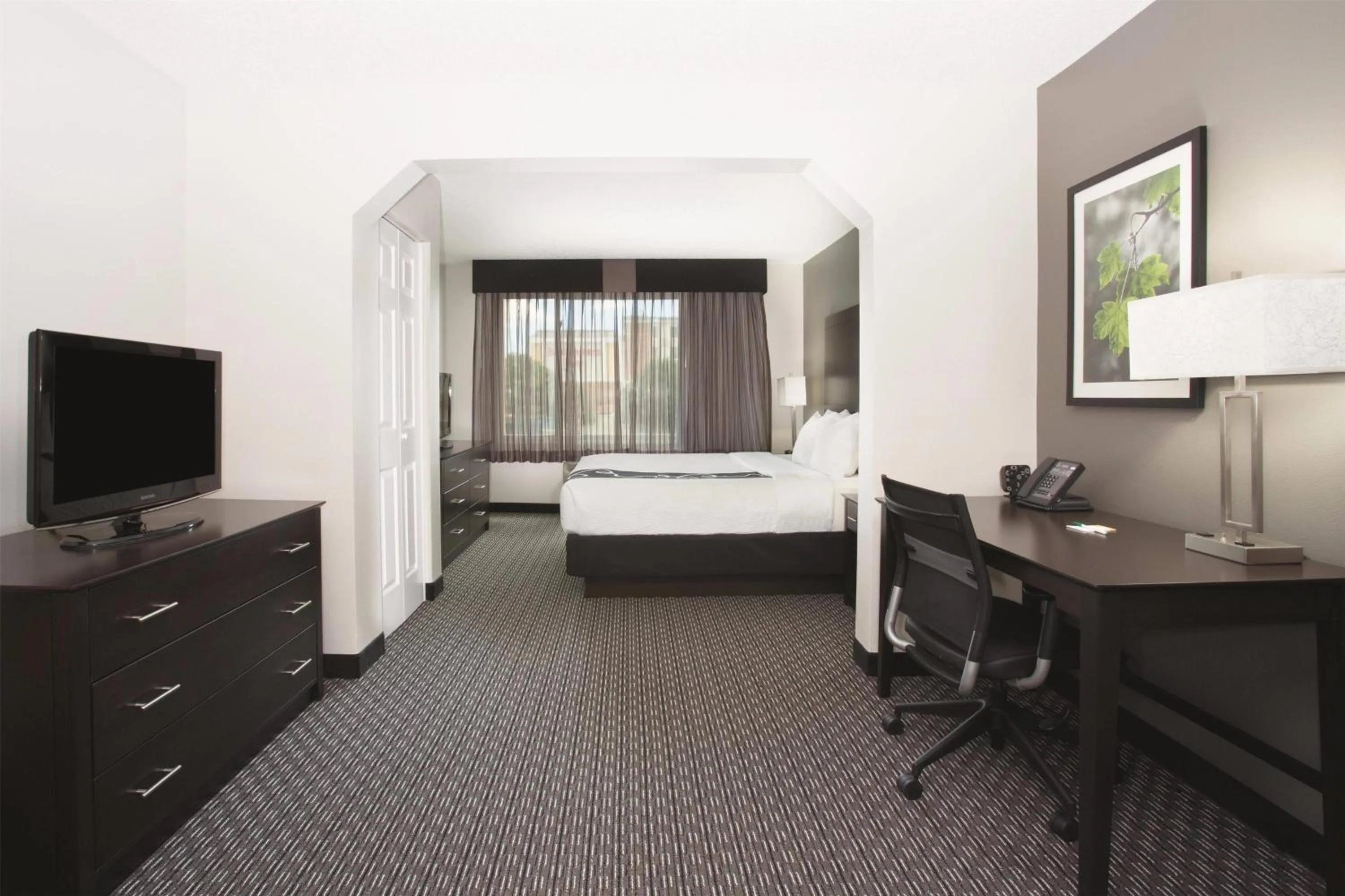 Photo of the whole room, Bed in La Quinta by Wyndham Denver Englewood Tech Ctr