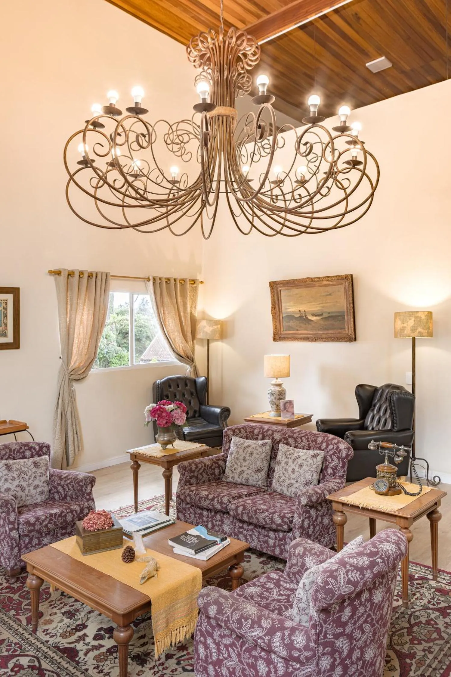 Lobby or reception in Kaliman Pousada Campos do Jordão