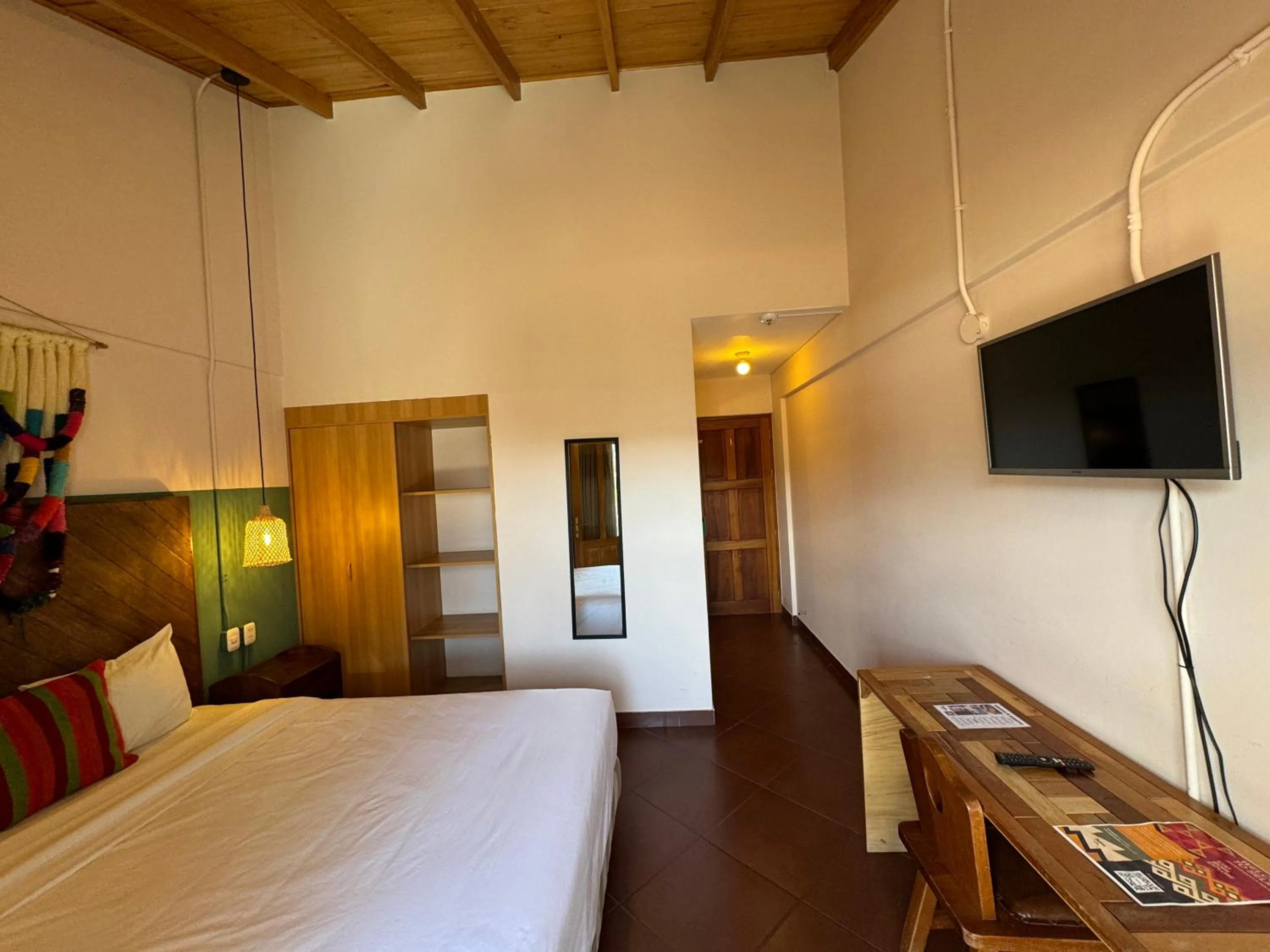 Photo of the whole room in Selina Huaraz