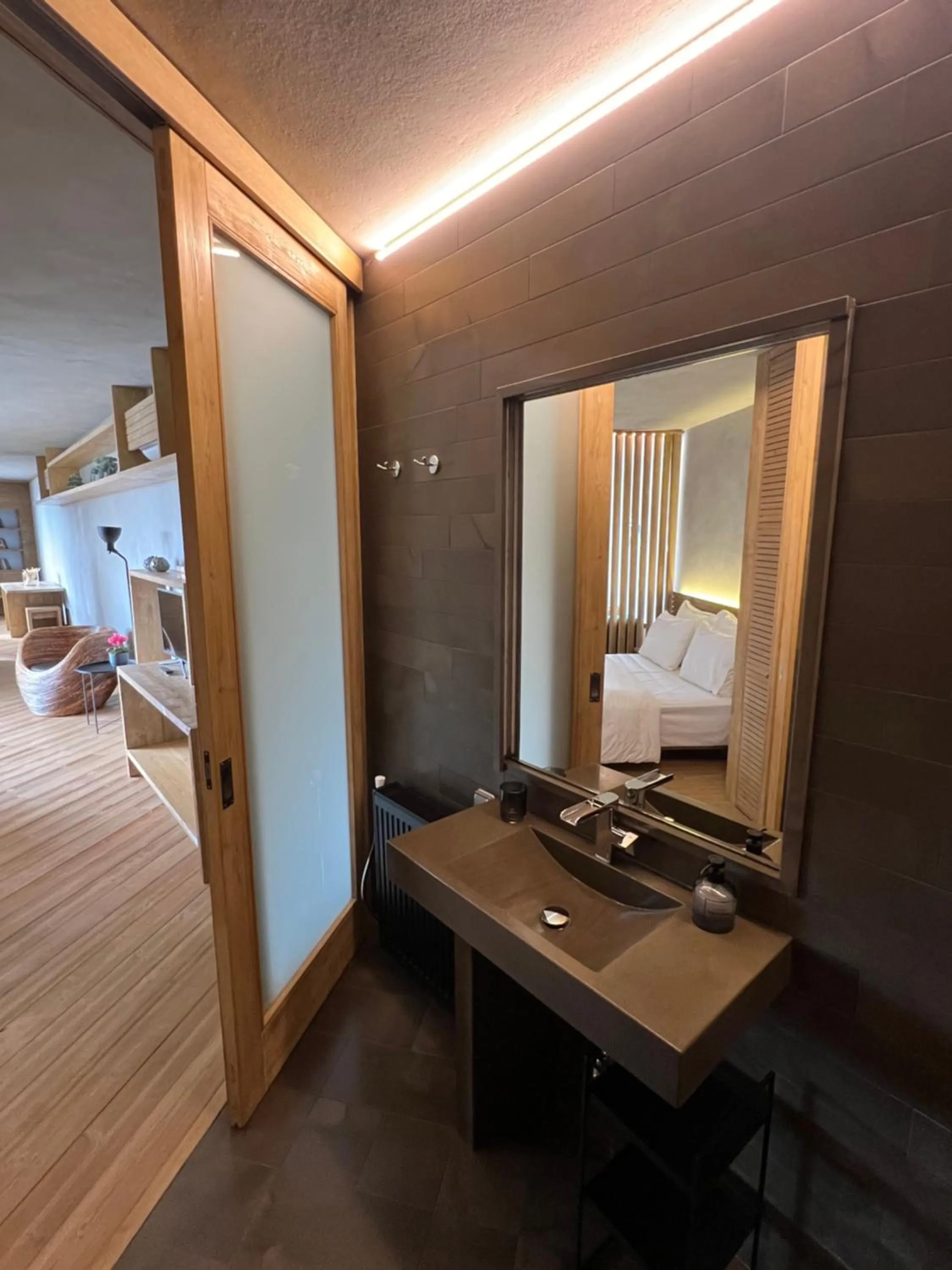 Bathroom, Bed in Escapade Luxury Residences