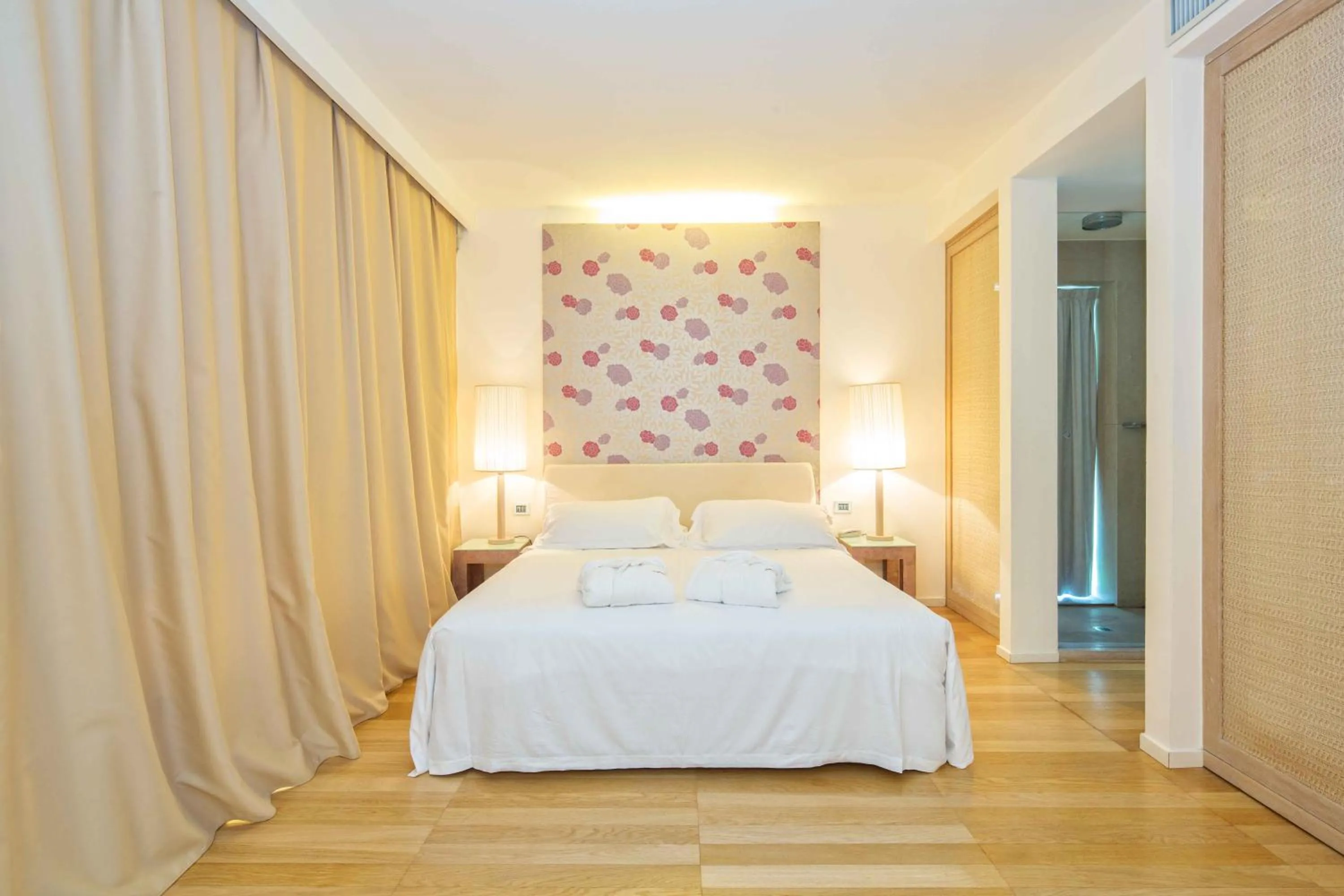 Photo of the whole room, Bed in Riviera Golf Resort