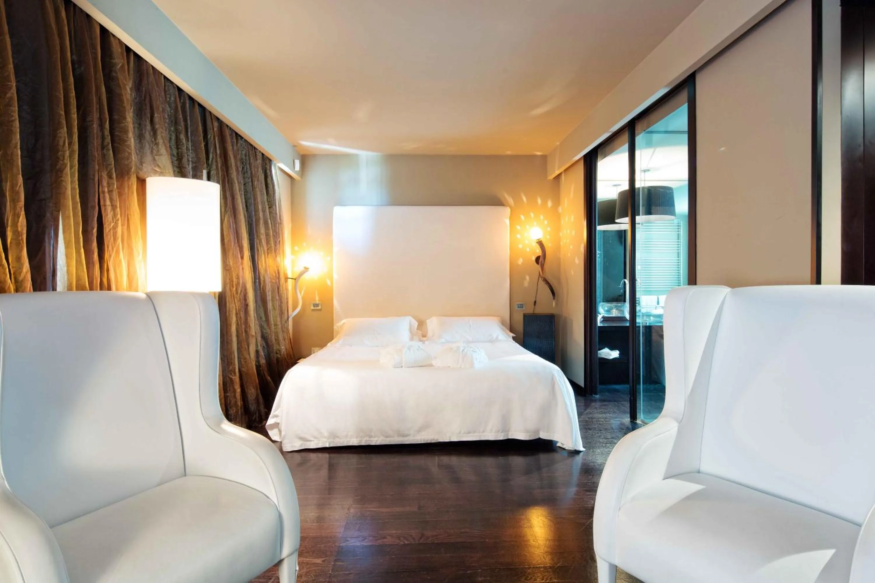 Photo of the whole room, Bed in Riviera Golf Resort